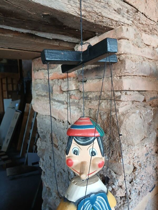 Marionnette, pantin en bois Pinocchio
