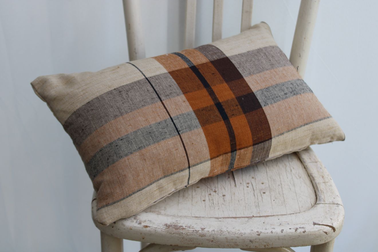 Checkered cushion