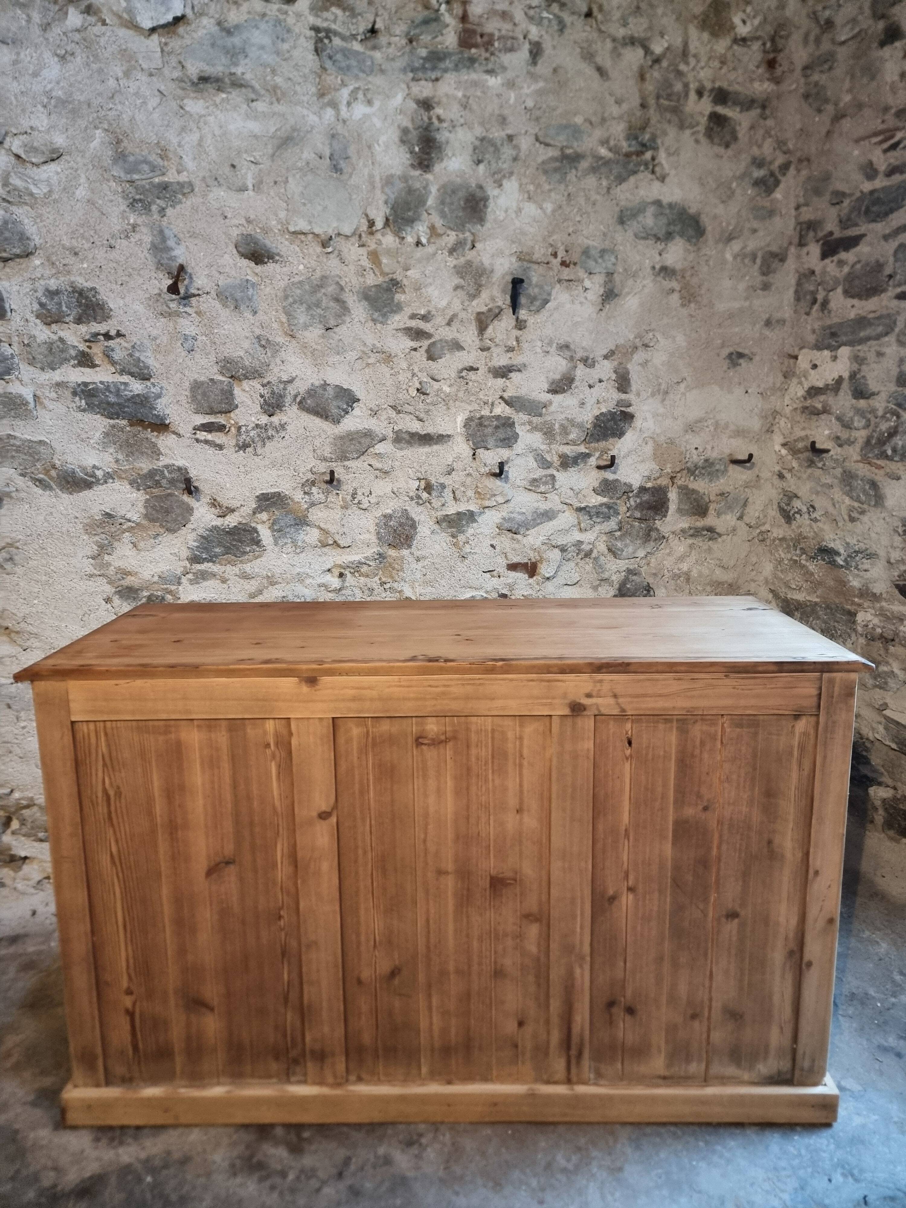 Buffet rustique français années 1920 – Buffet en pin ancien – Îlot de cuisine – Meuble de rangement 3 portes