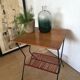 Table bois années 50 avec range vinyles et revues scoubidou