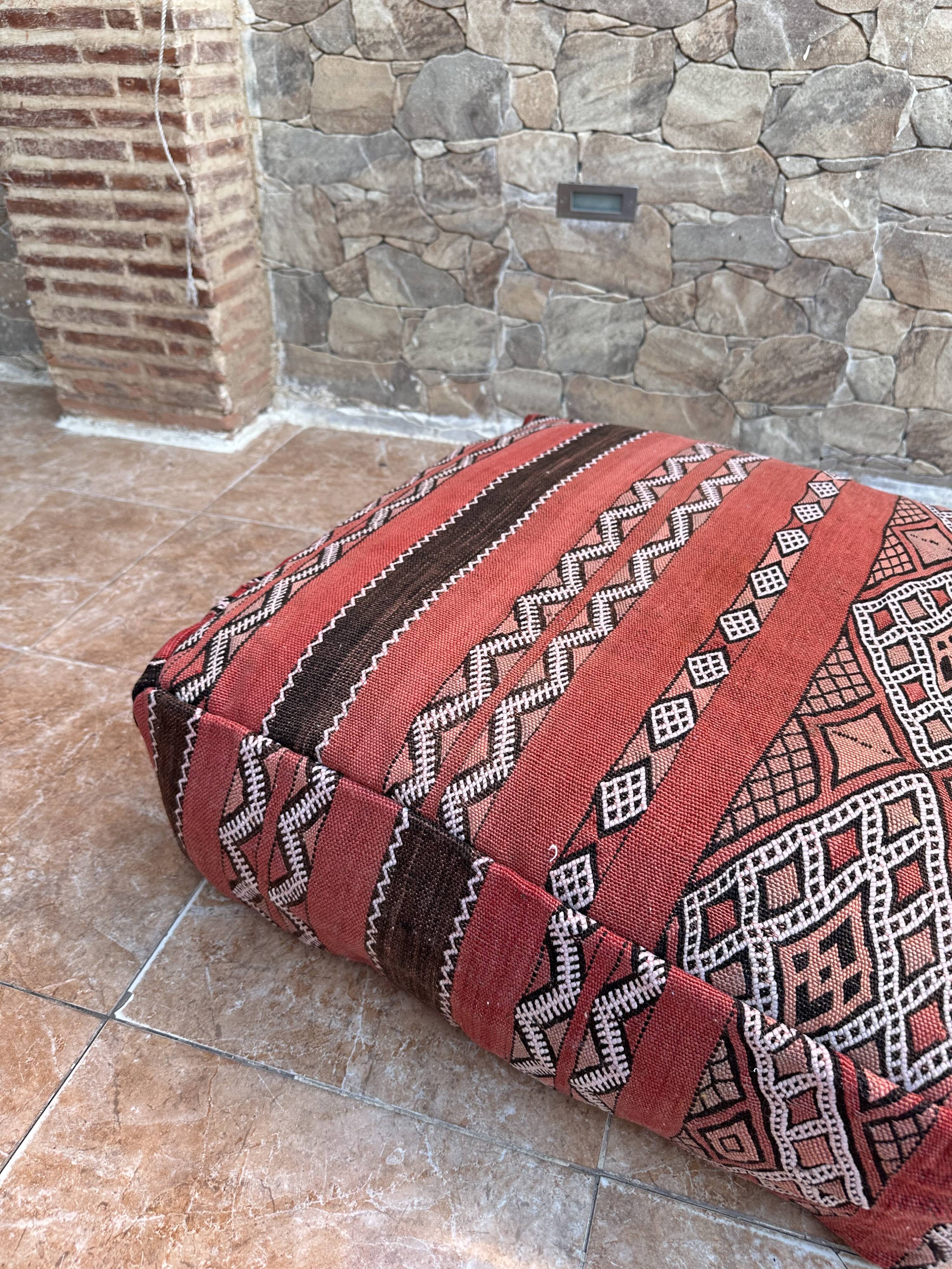 Pouf Kilim berbère fait main, coussin de sol