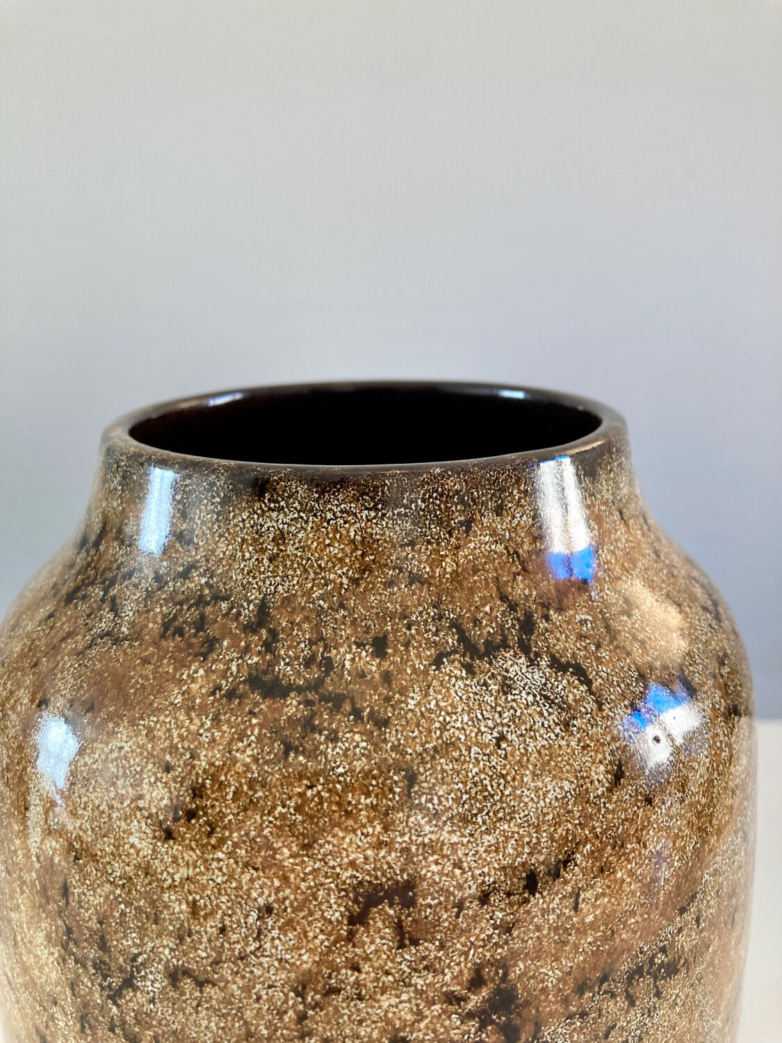 Marbled effect vase in Lunéville earthenware