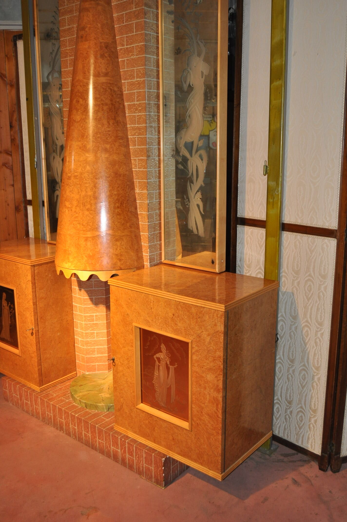 Radio bar and fireplace circa 50