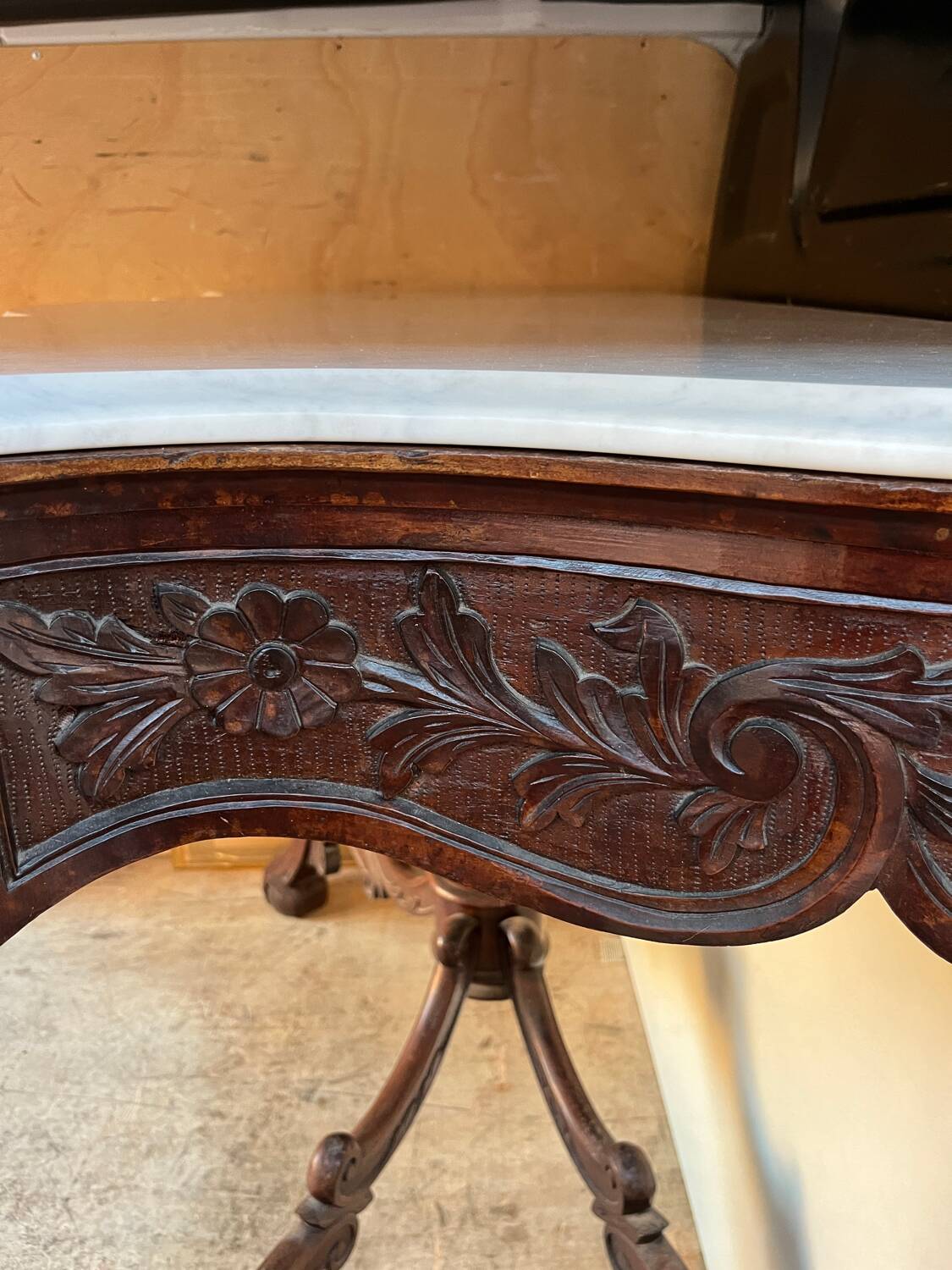 Console in carved solid oak and marble top
