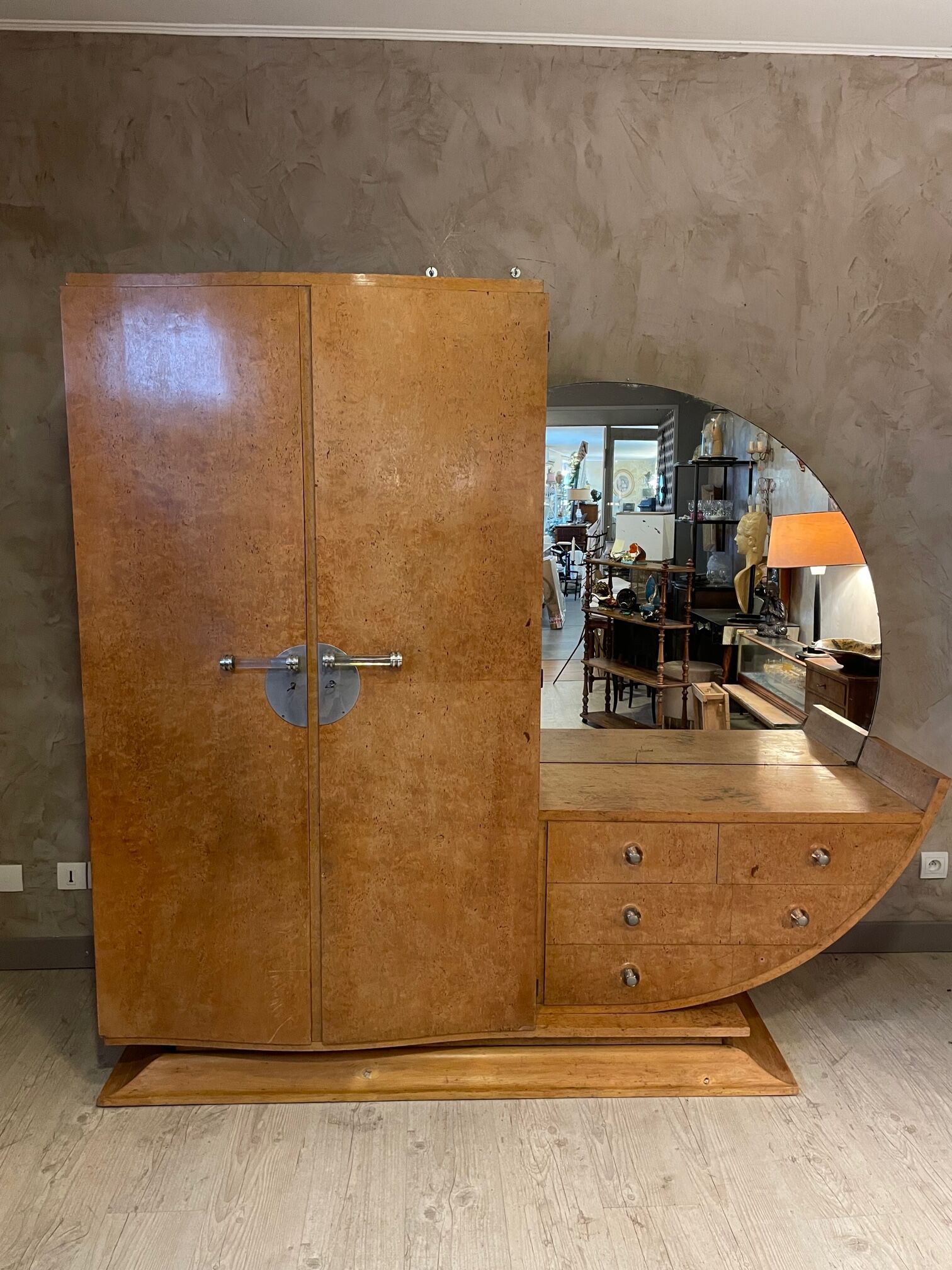 Armoire art deco