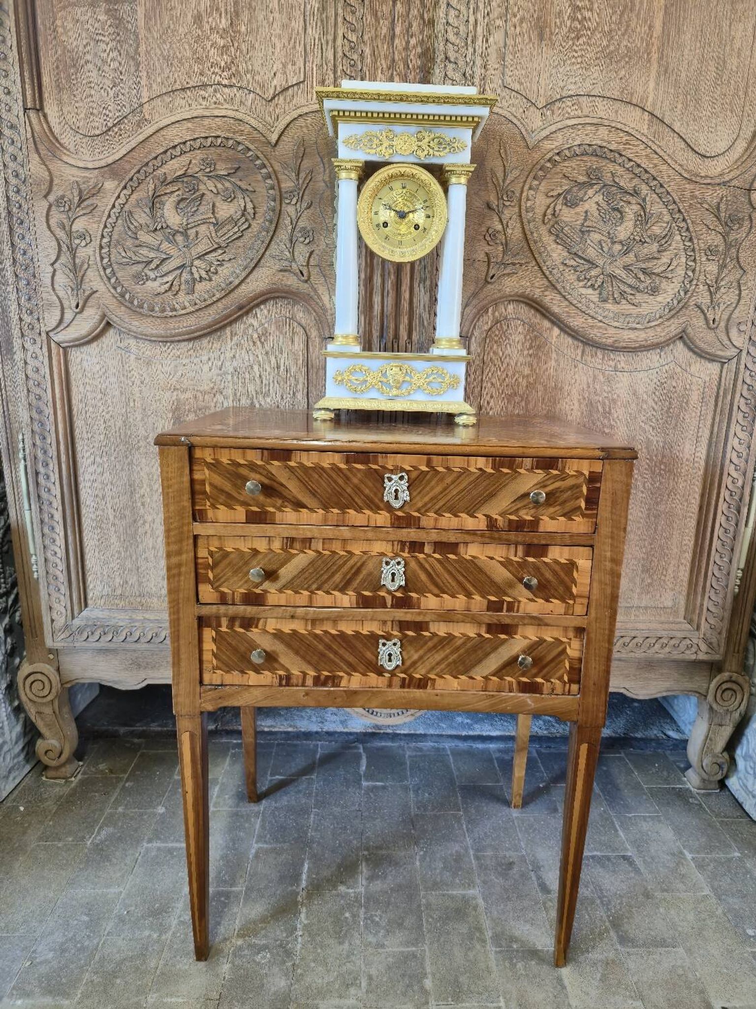 Louis XVI period chest of drawers in marquetry