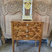 Louis XVI period chest of drawers in marquetry
