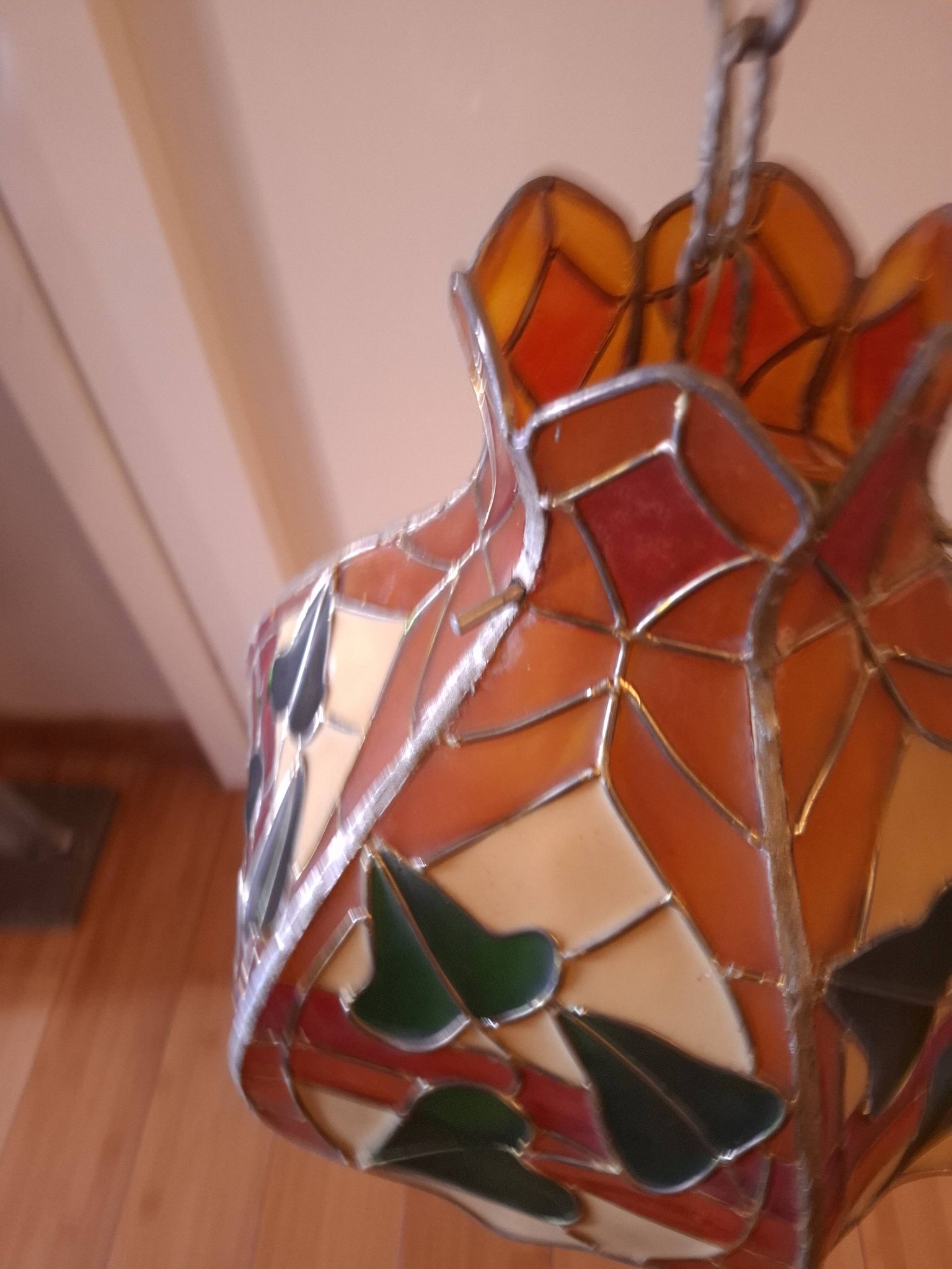Tiffany-style stained glass pendant light