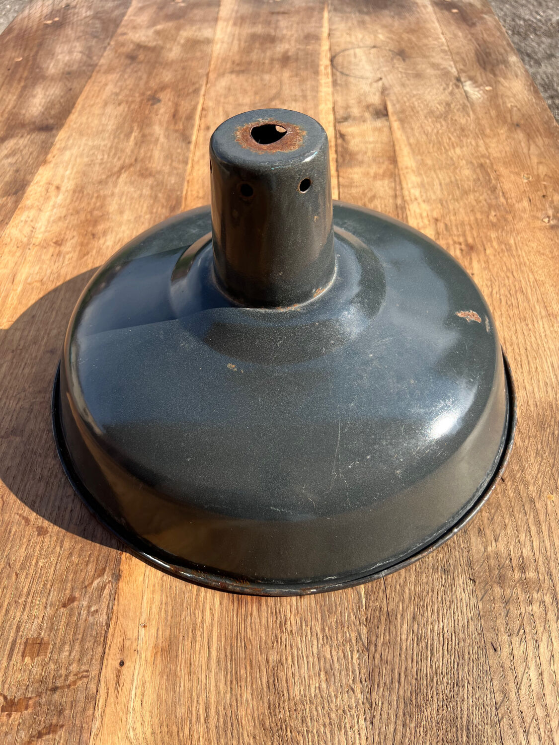Industrial enamelled sheet metal lampshade