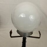 Lampe art nouveau art déco en fer forgé globe blanc