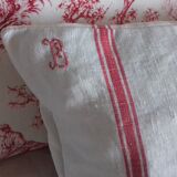 Cushion red stripes monogram B