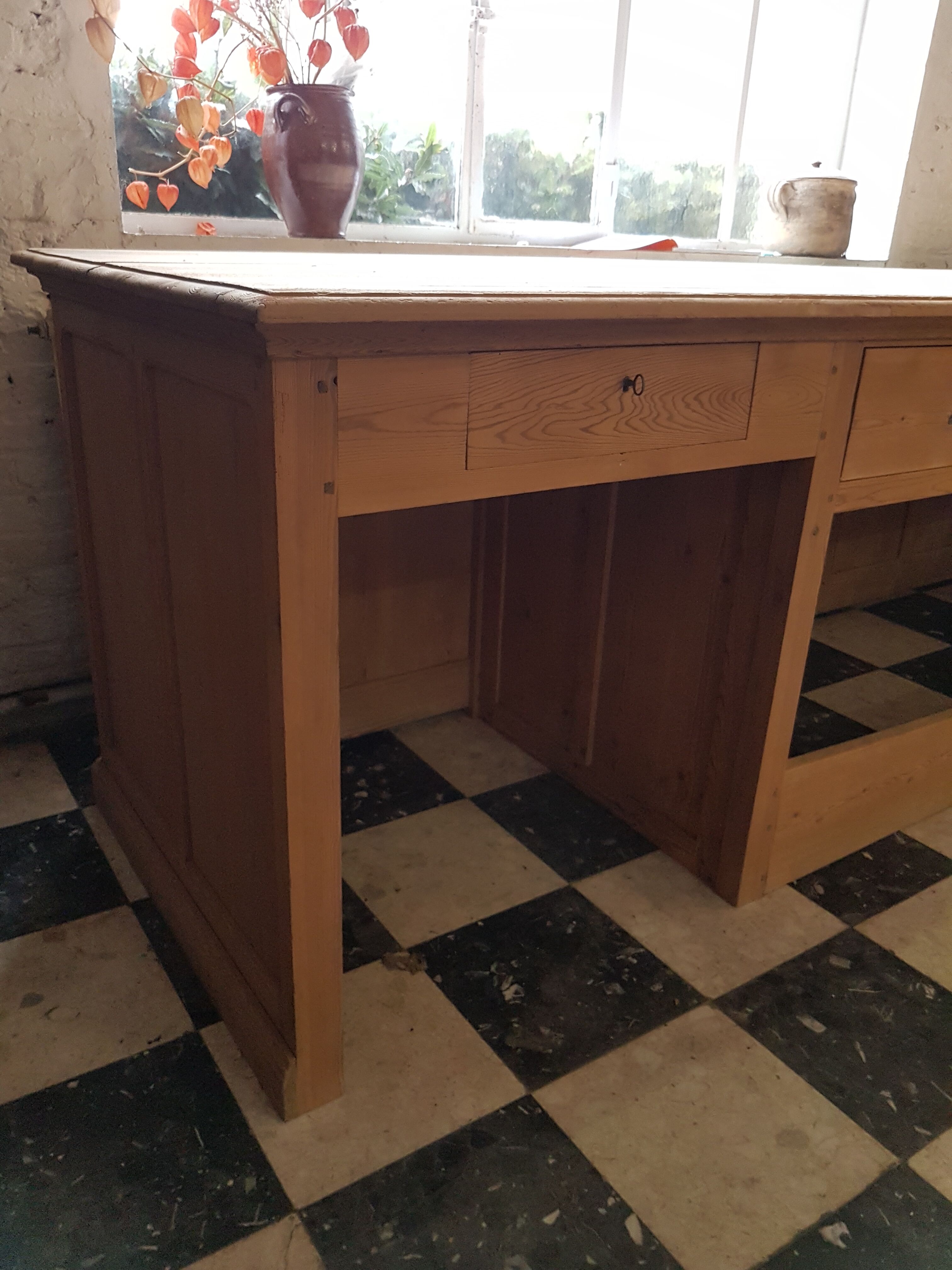 Former industrial trade counter