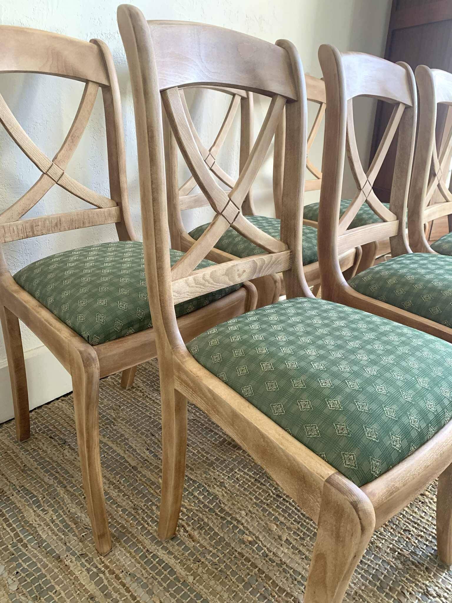Chaises en bois massif assises verte