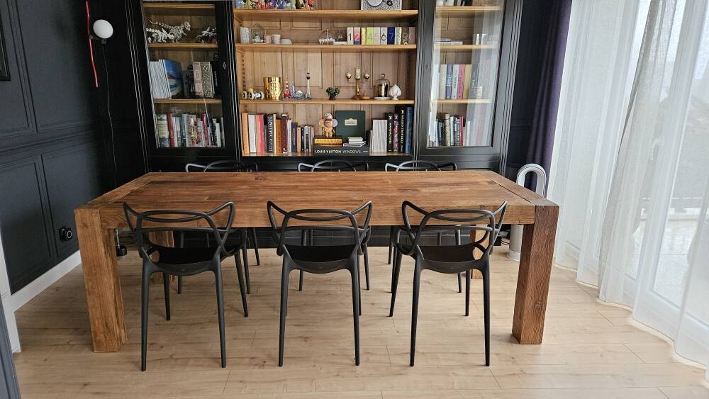 Table for 8/10 people, solid wood, interior's.