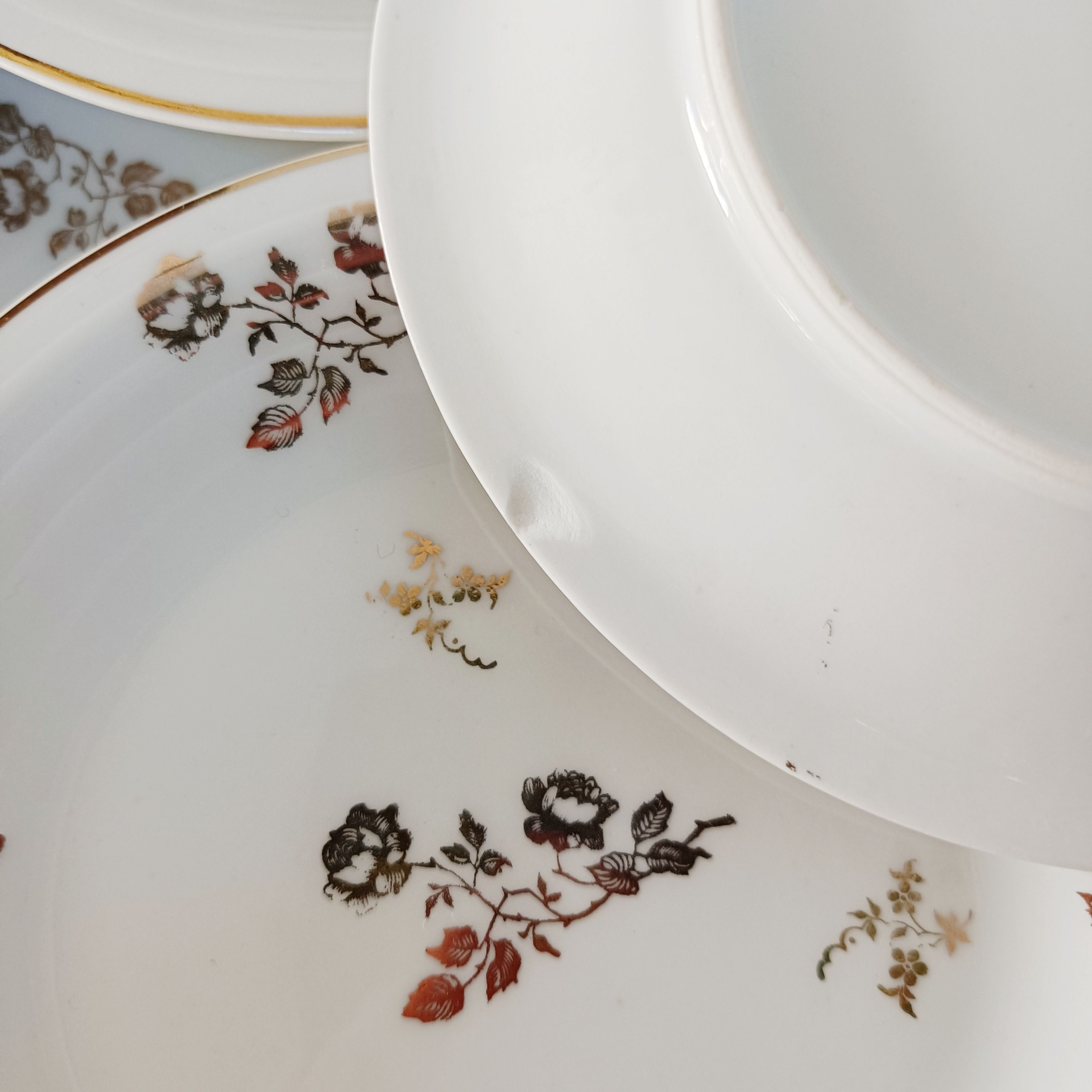 Dessert service, 10 plates and 1 pie dish, in Limoges Porcelain, white and gold