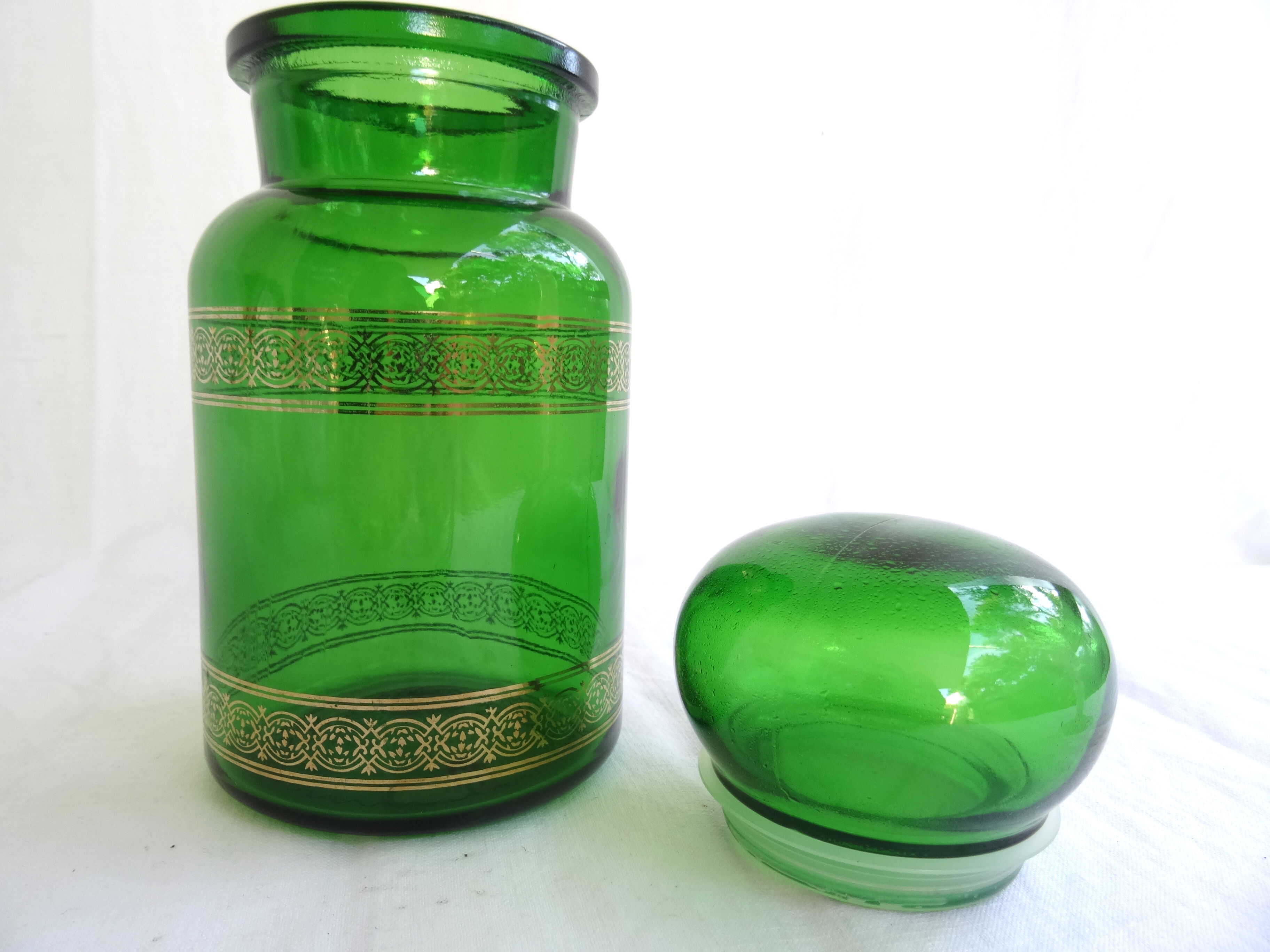 Green apothecary pot