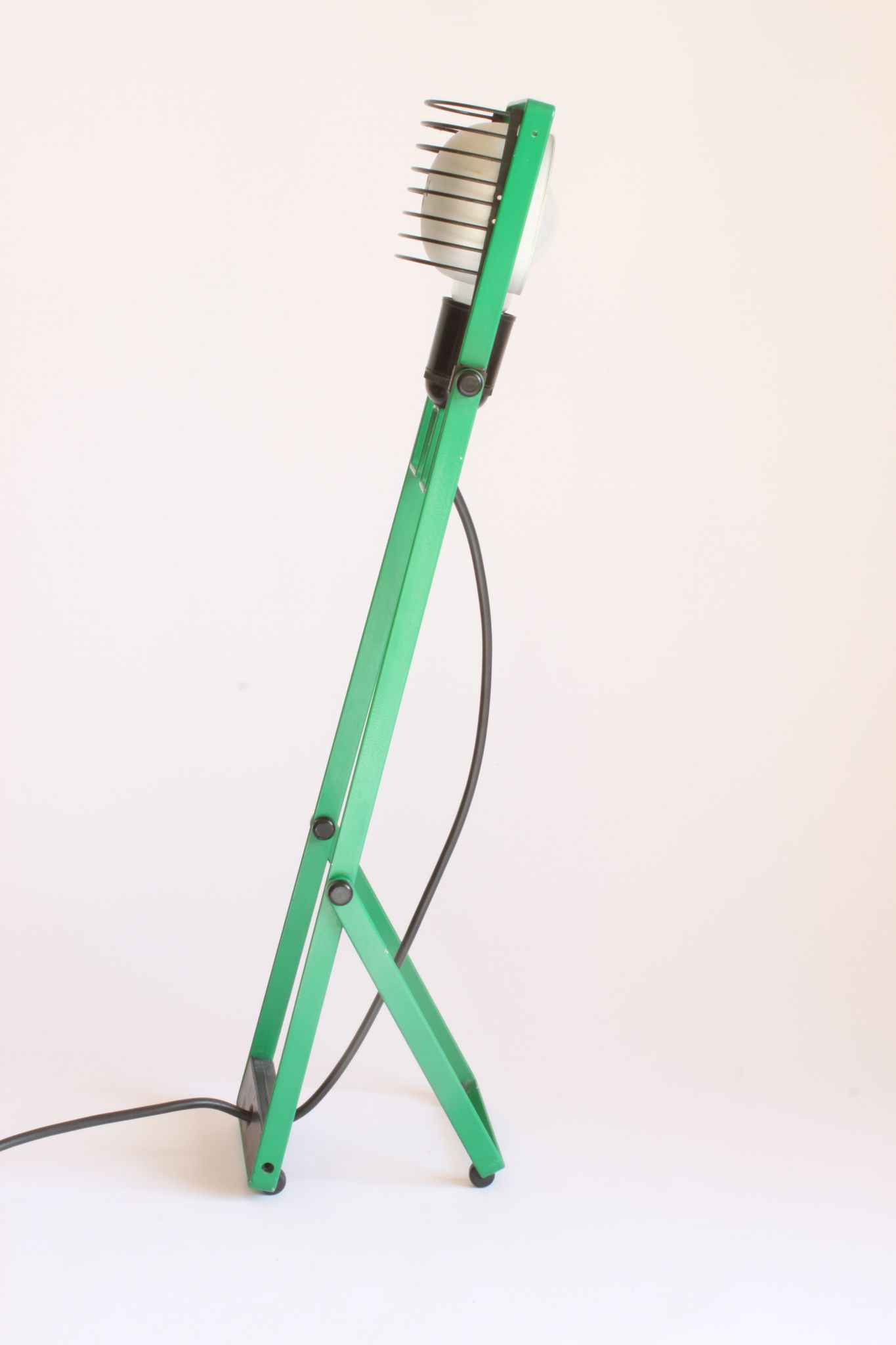 Lampe de table verte « Sintesi » d’Ernesto Gismondi pour Artemide, 1976.
