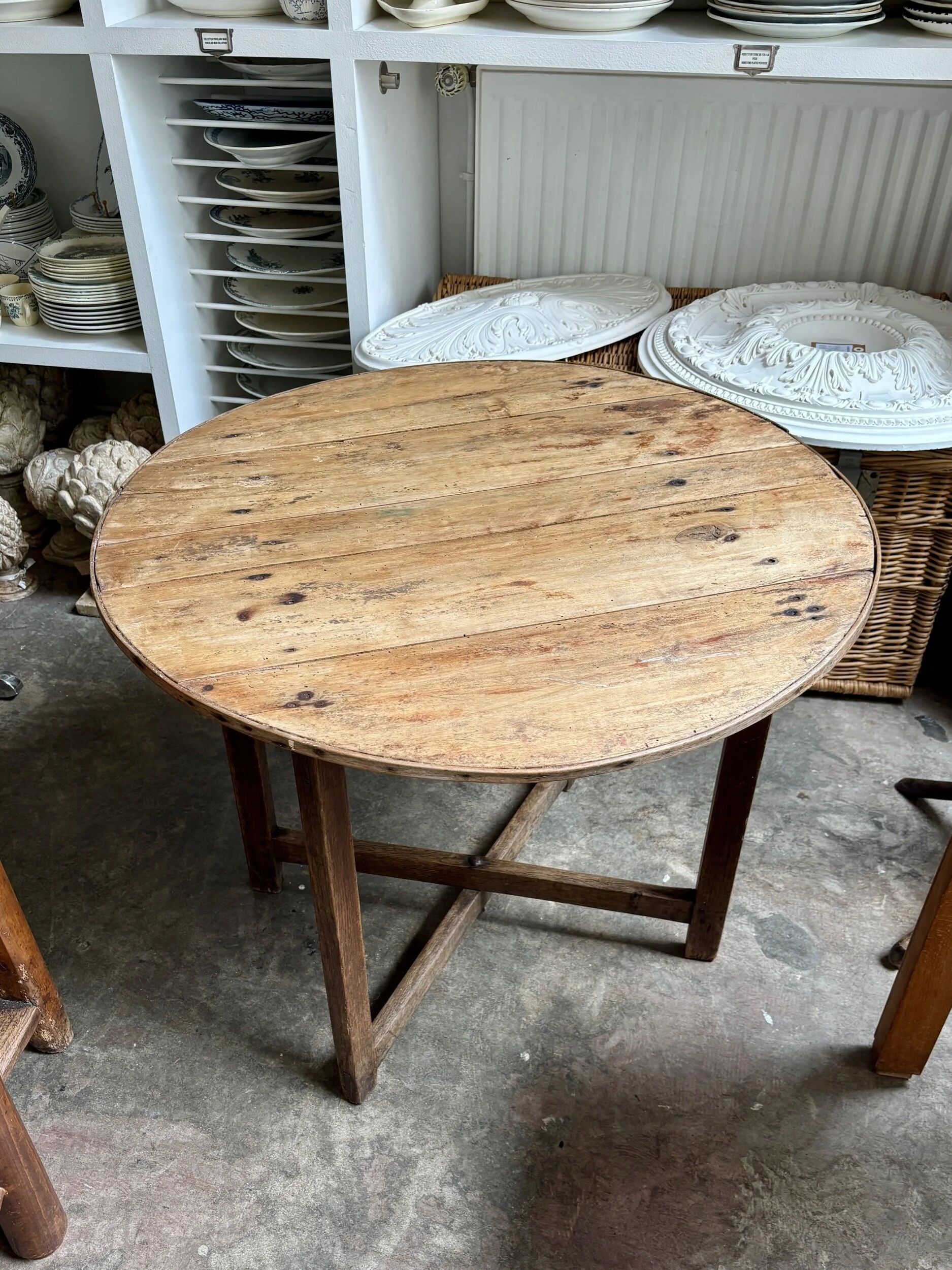 Folding side table in wood ⌀ 81 cm