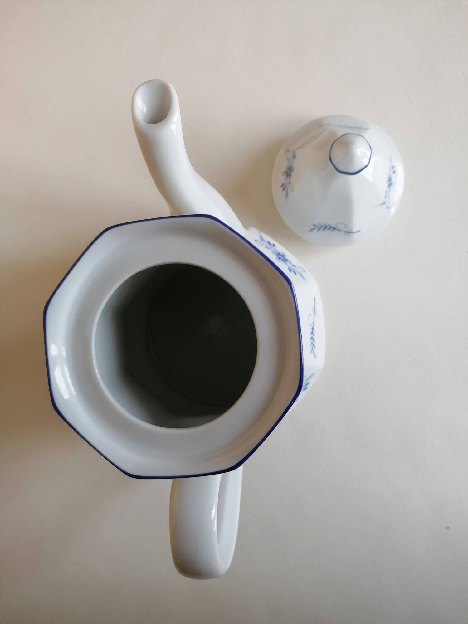 Porcelain teapot Winterling Marktleuthen Bavaria white blue