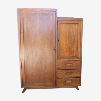 Asymmetrical cabinet