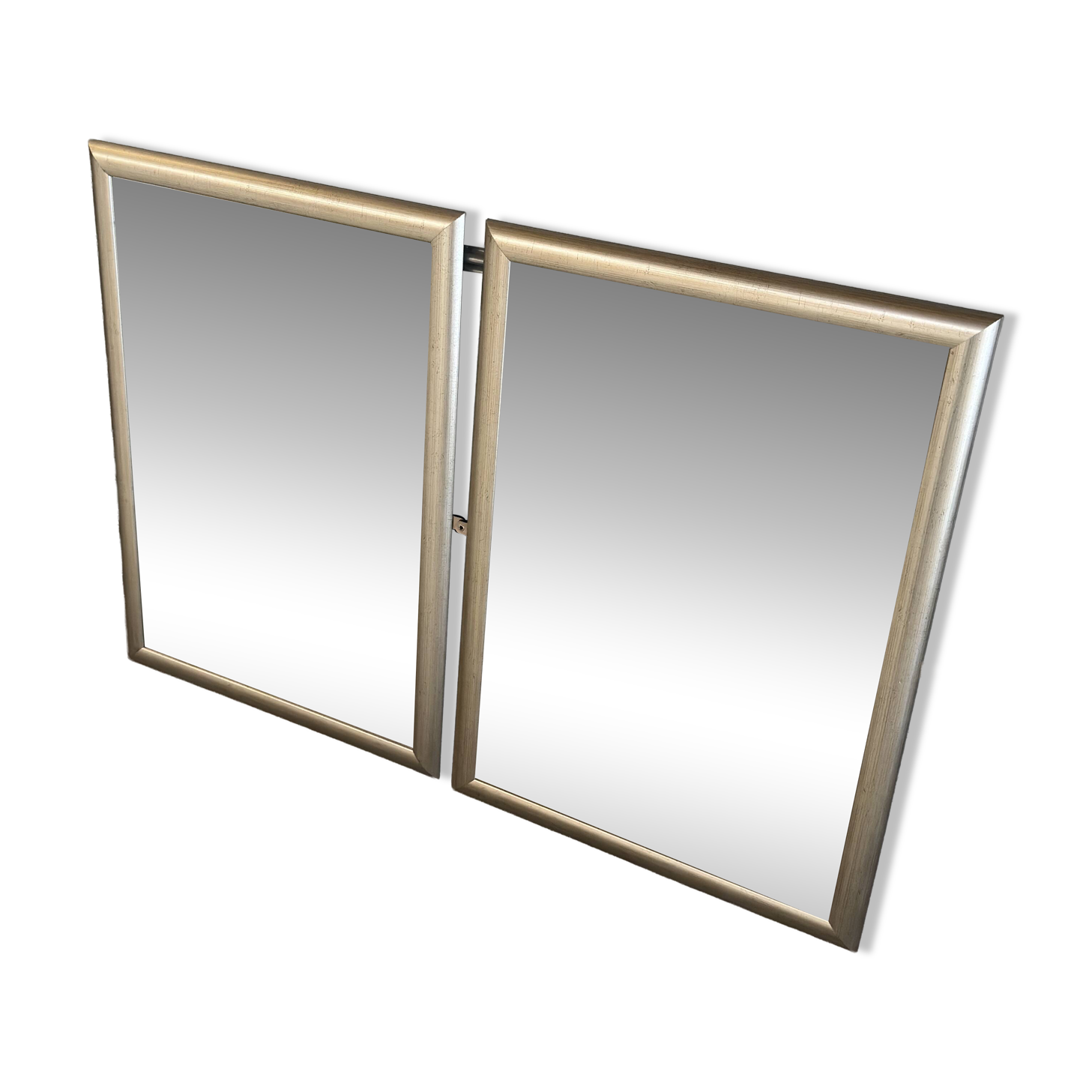 Deux Miroirs biseautés avec encadrement en finition effet or blanc vieilli