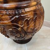 Important carved wooden jar