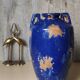 Vase bleu tacheté