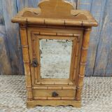 Ancienne armoire à poupée