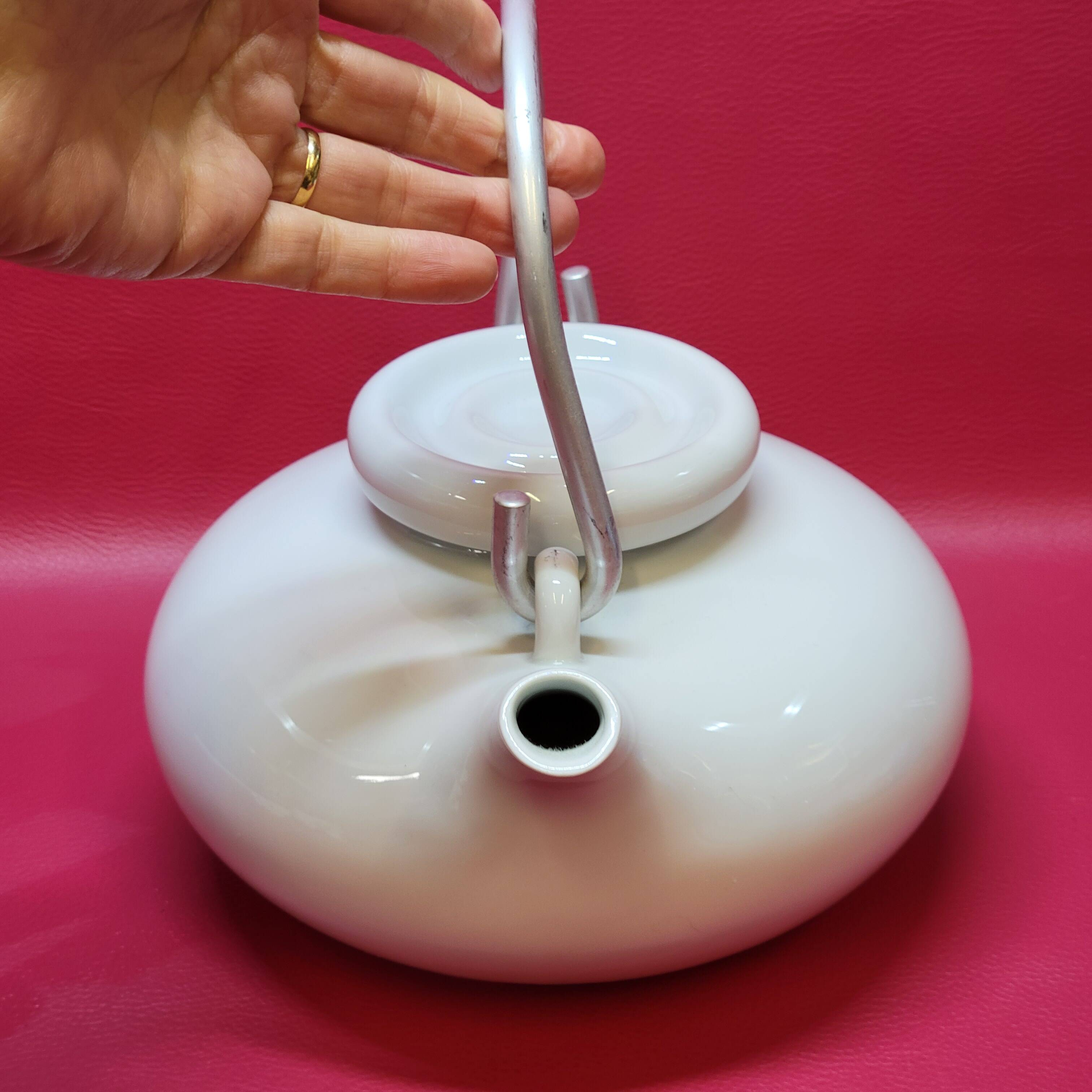 Théière en porcelaine blanche Carl Gustaf Jahnsson