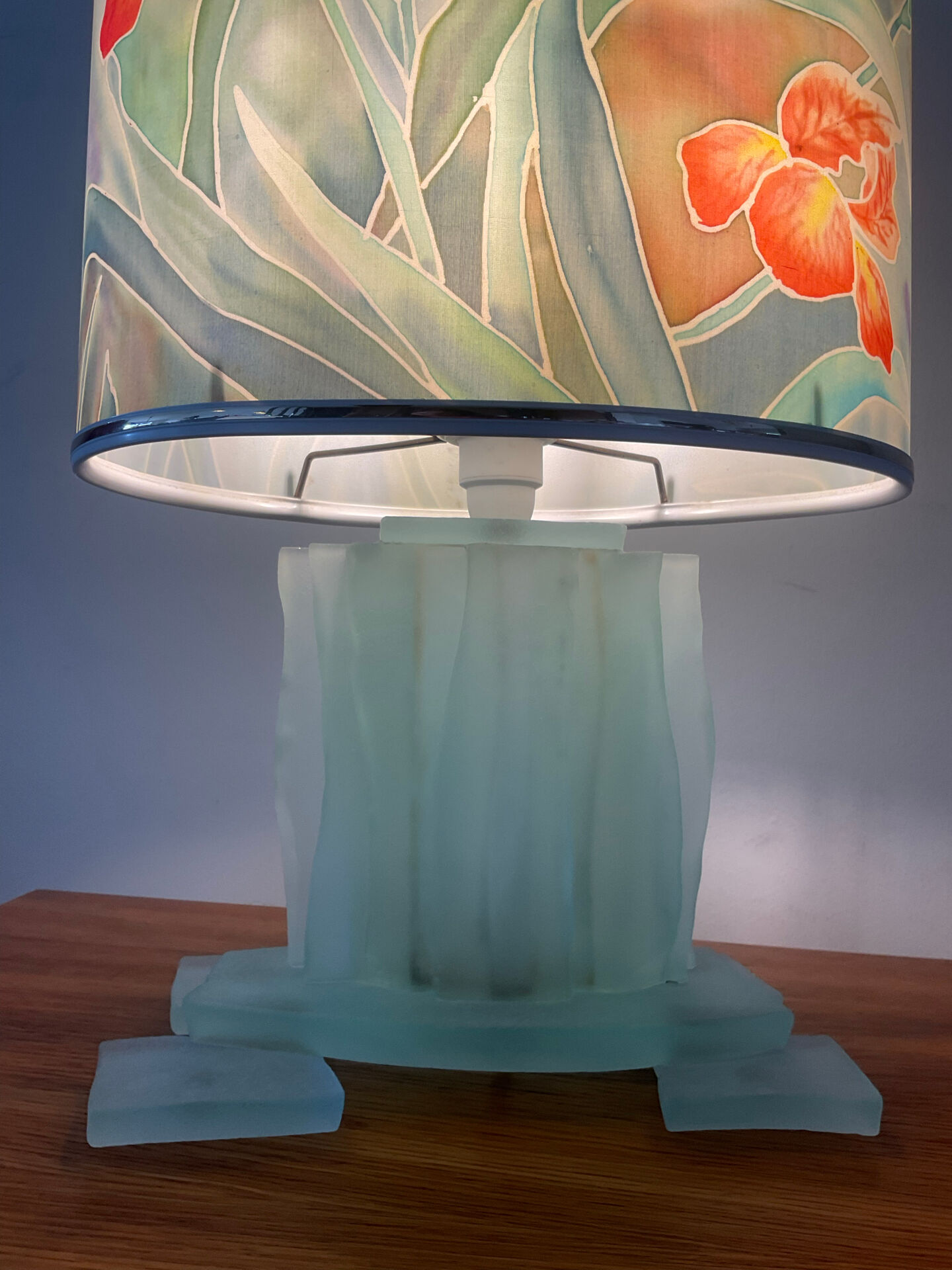 Lampe vintage en verre dépoli et abat jour en soie
