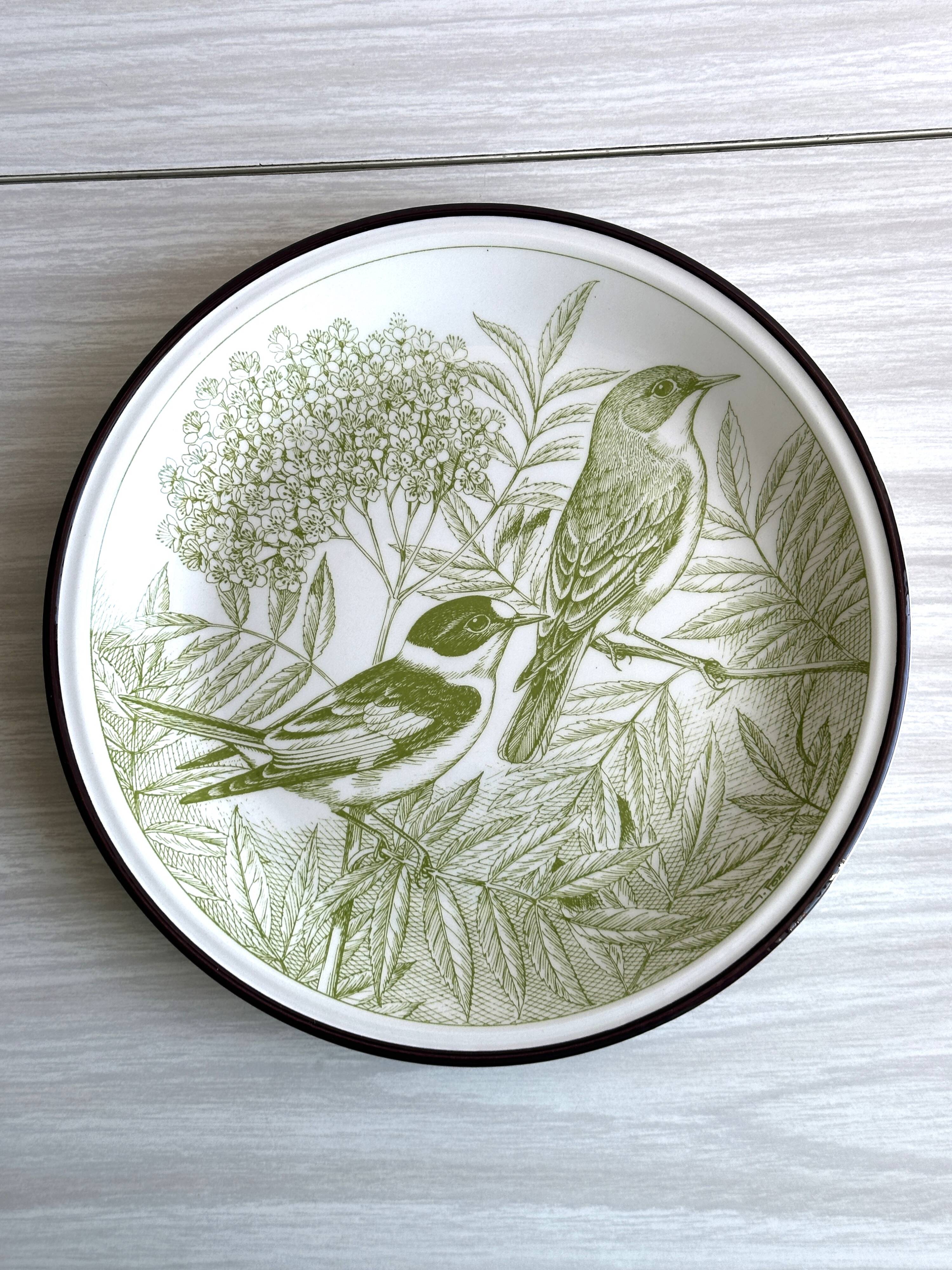 Green bird plate.