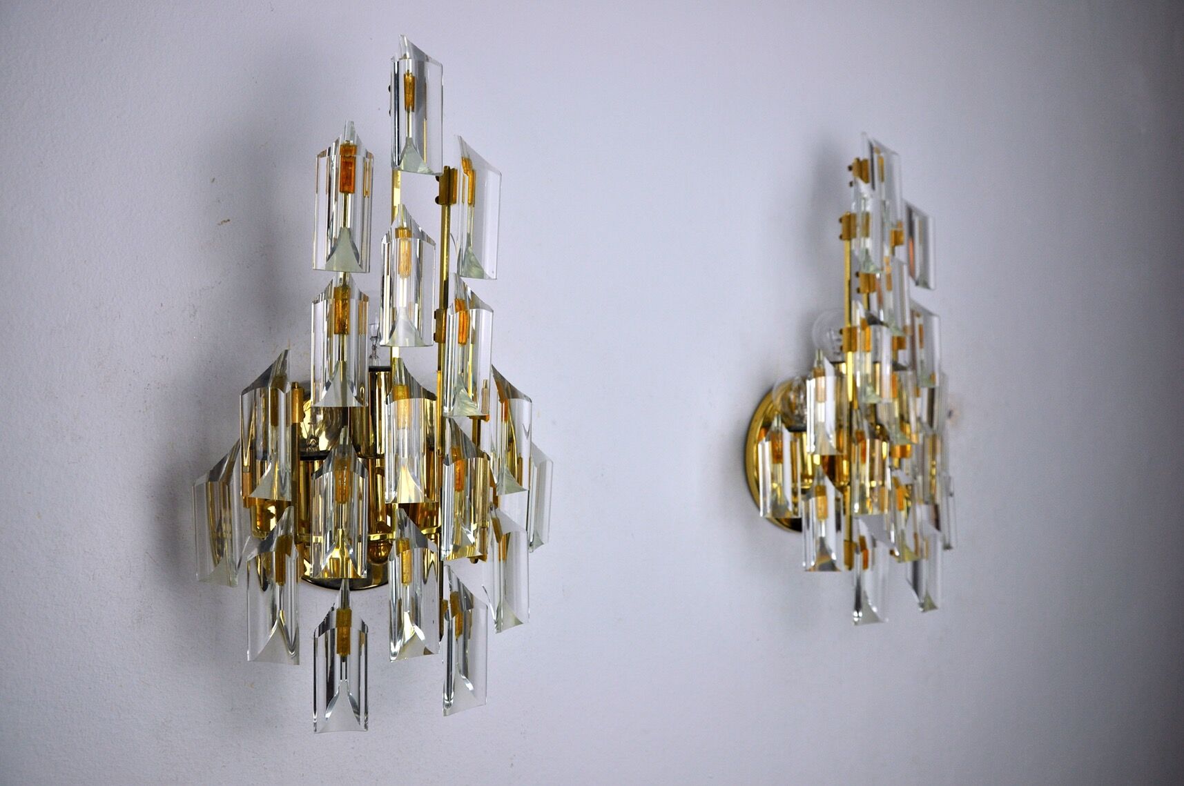 Pair of oscar torlasco wall lamps, triedri glass, italy, 1970