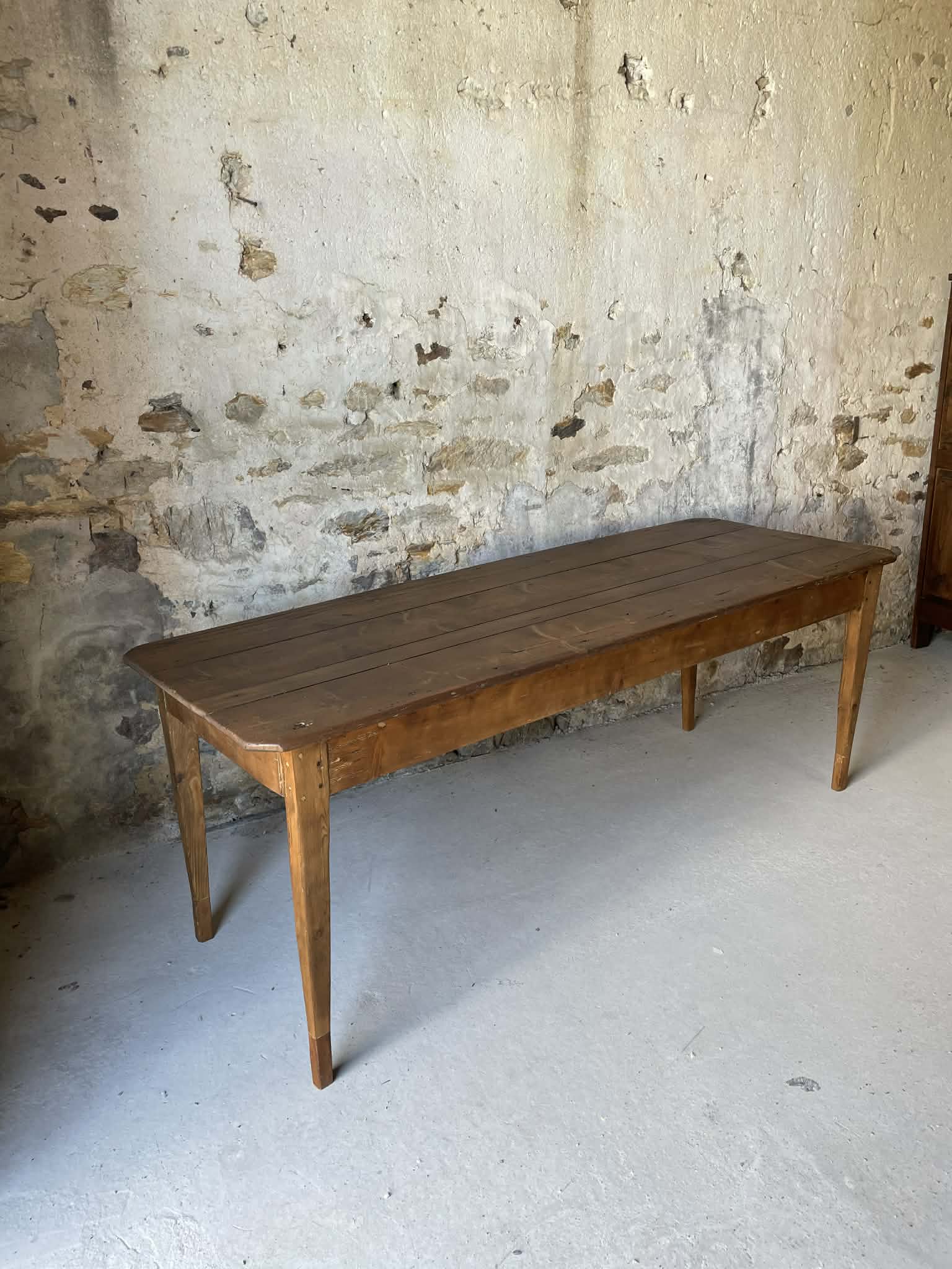 Antique wooden table with tapered legs – 200 cm