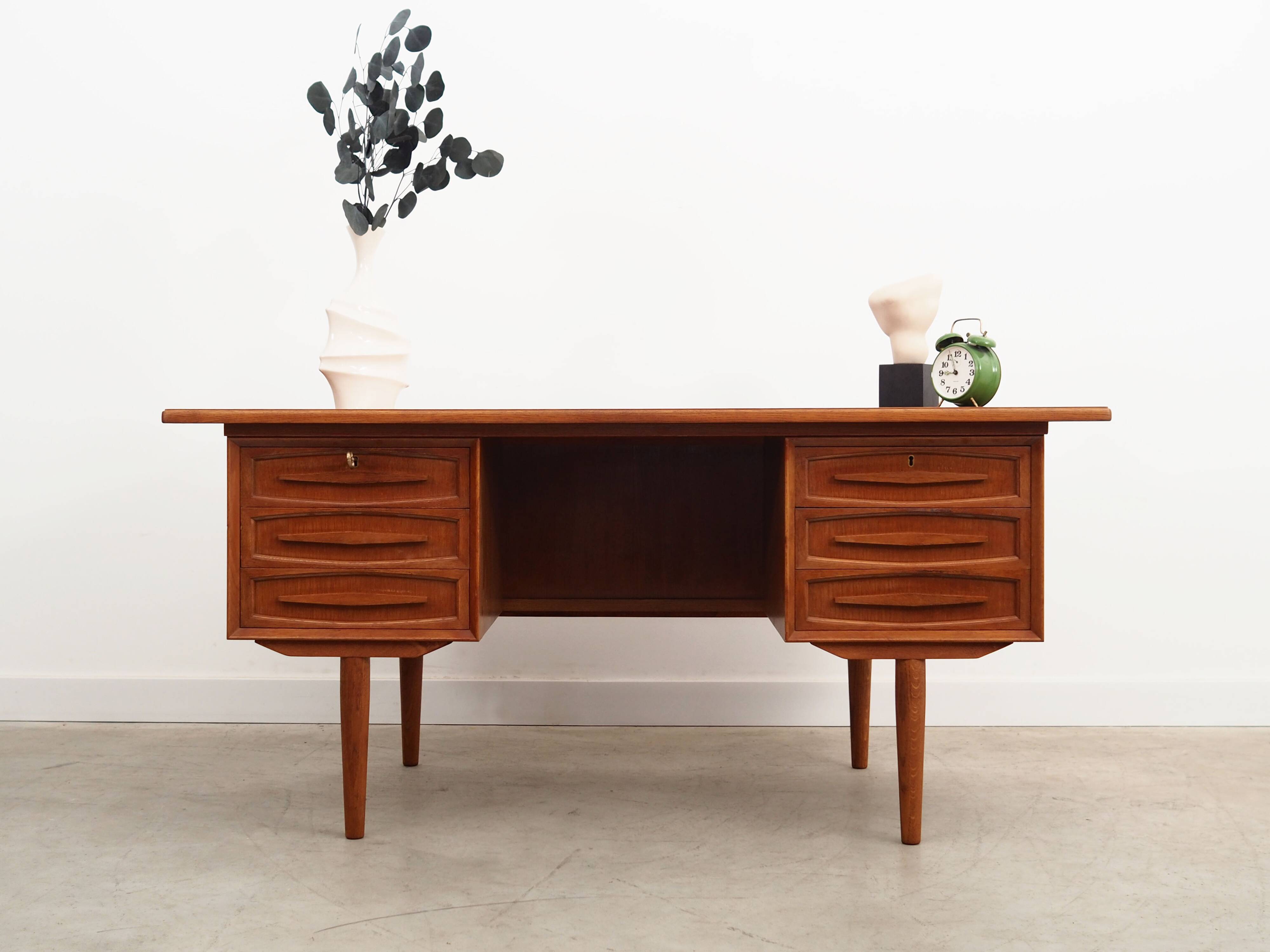 Oak desk, Danish design, 1960s, production: Denmark