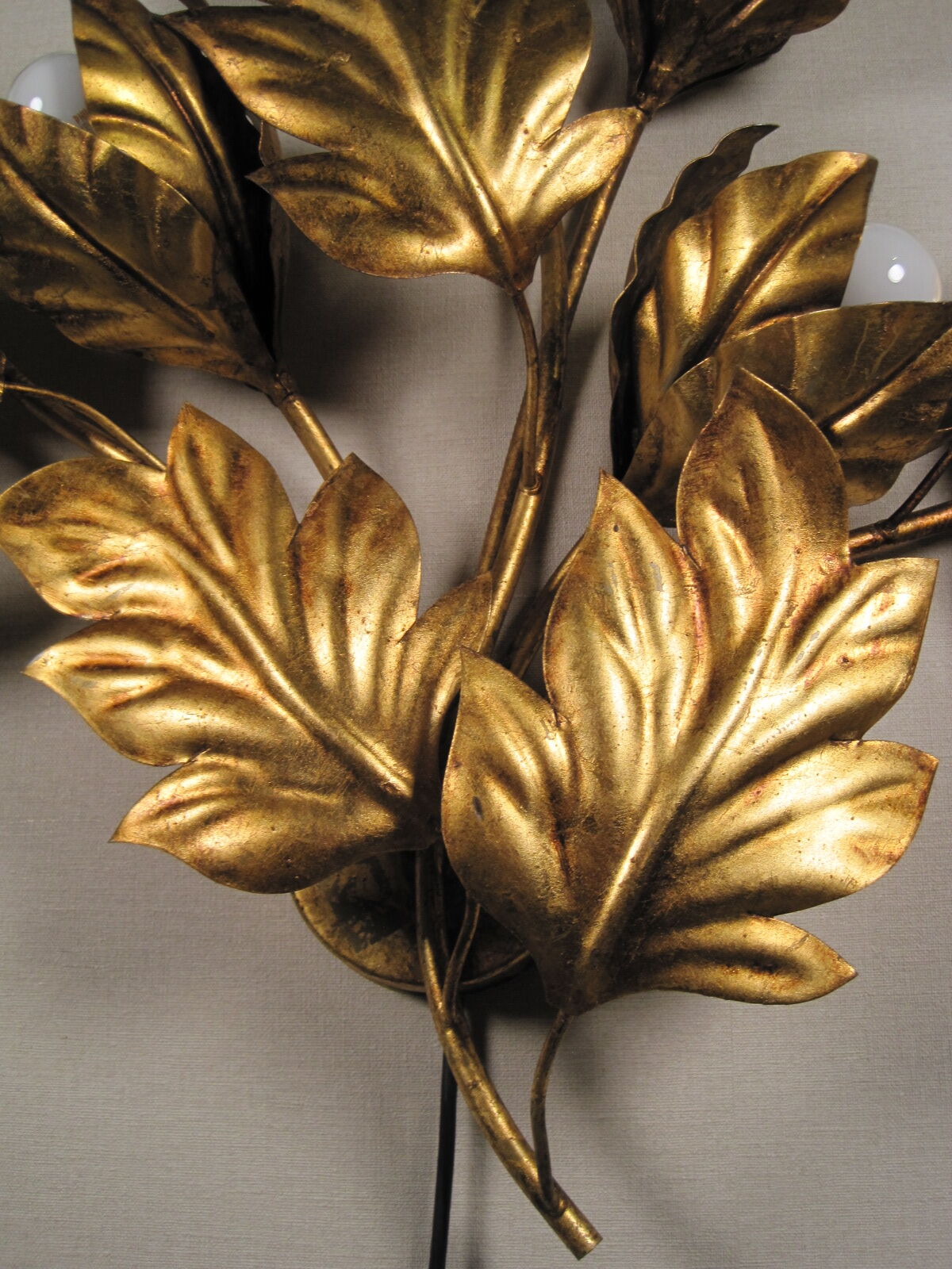 Applique murale fleur feuillage en métal doré par Hans Kögl, 1970