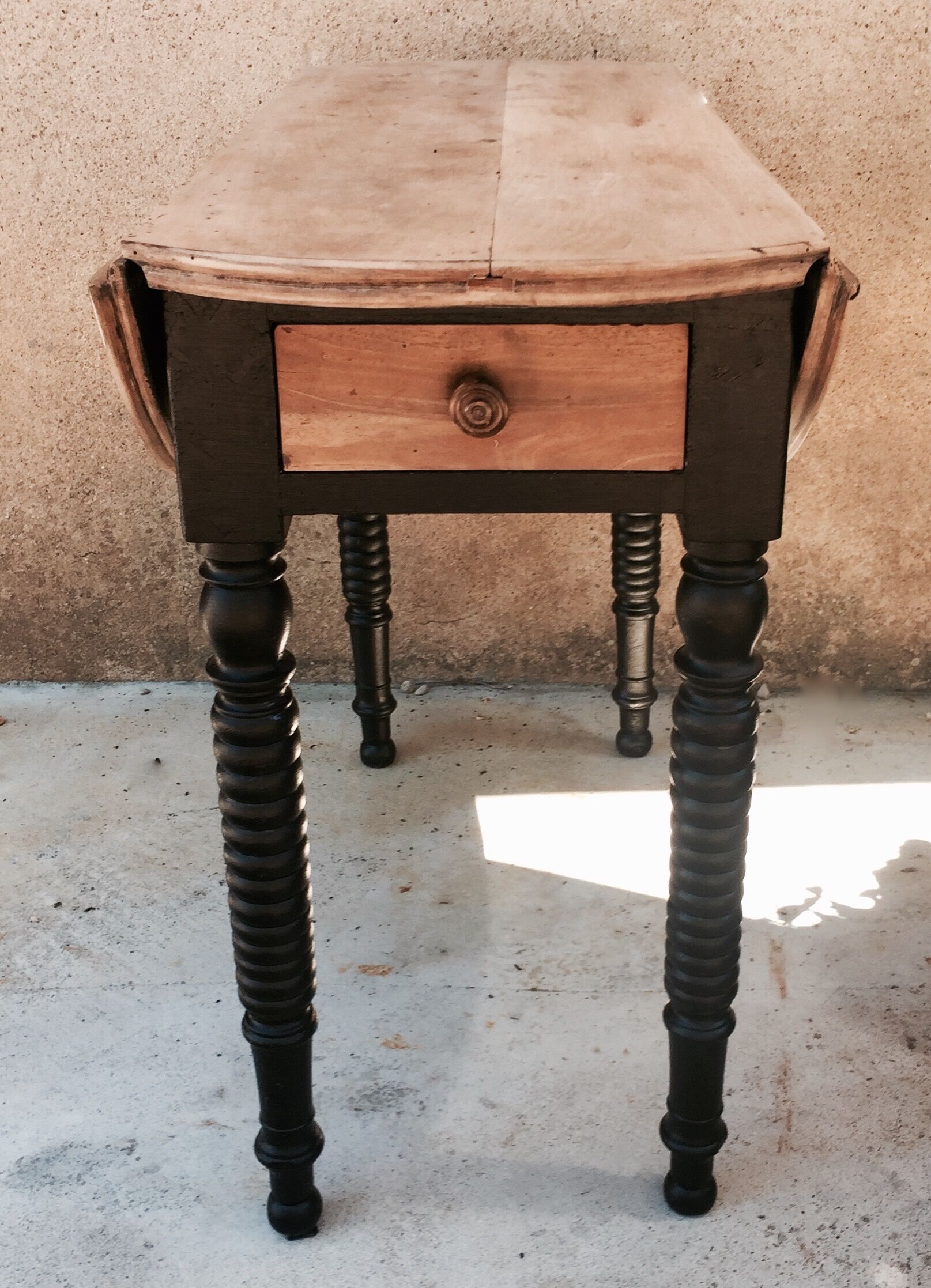 Oval table with flaps