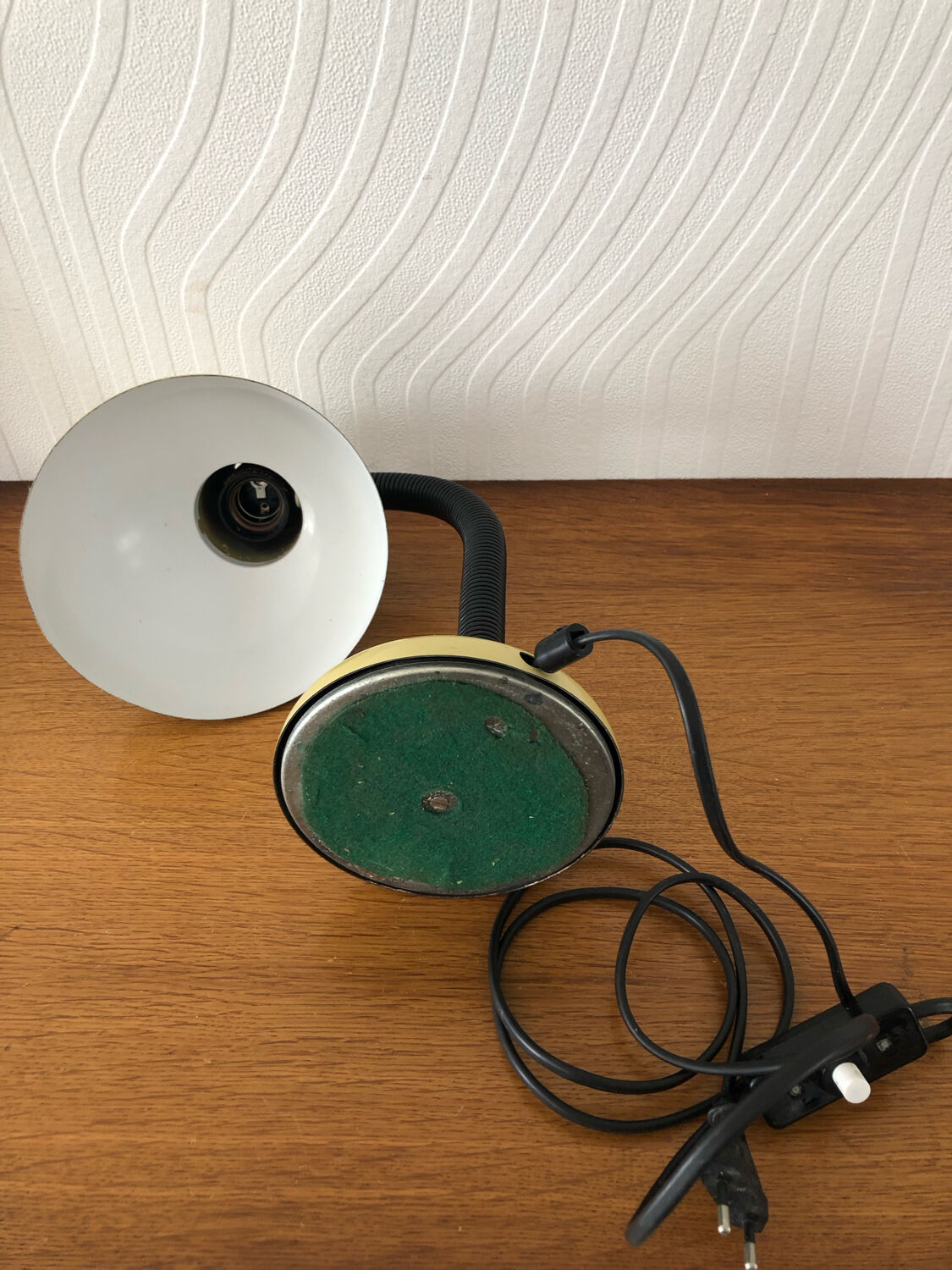 Lampe de bureau vintage métal jaune
