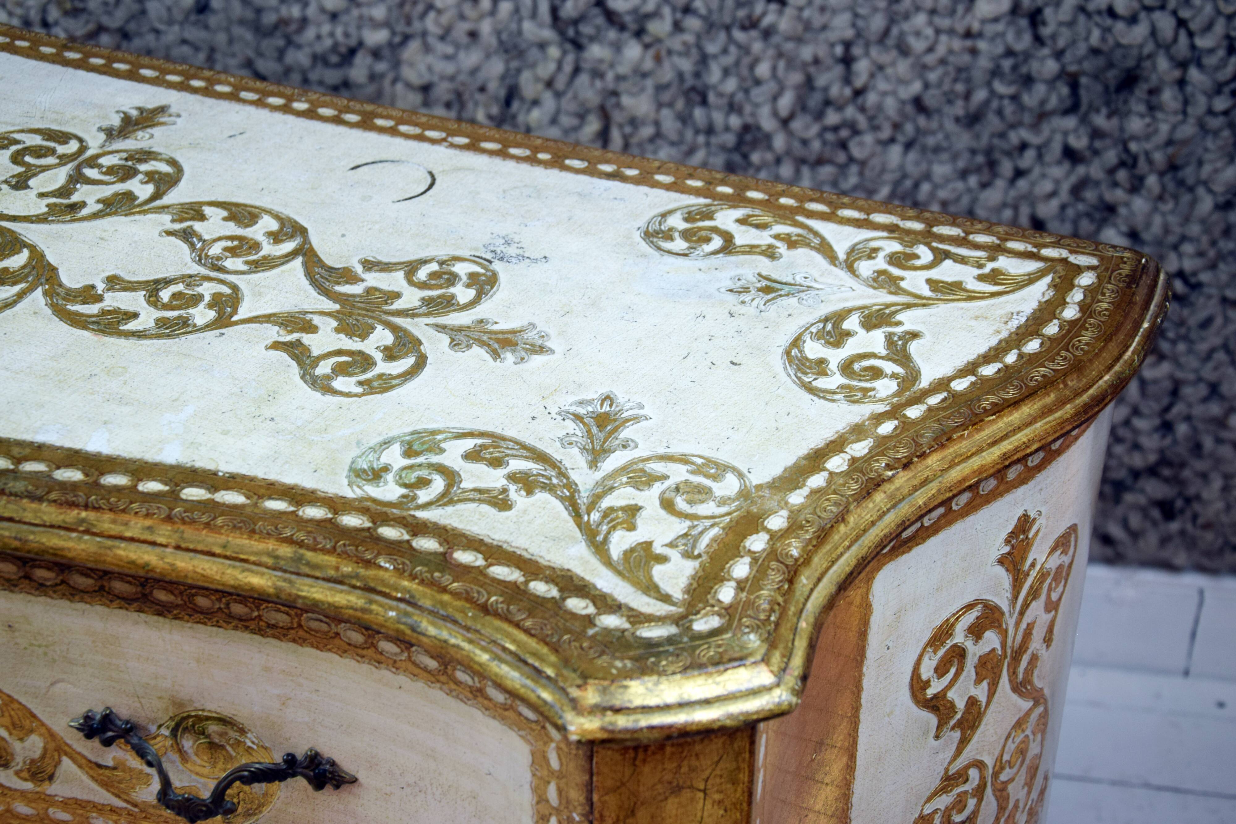 Italian chest of drawers