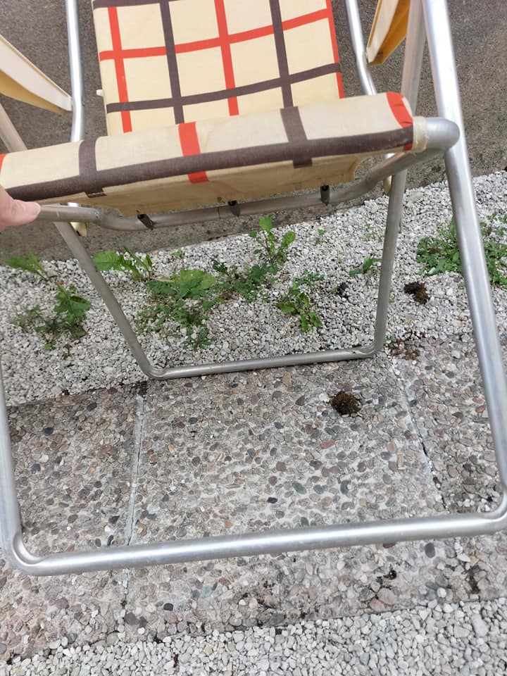 Set of two vintage folding chairs