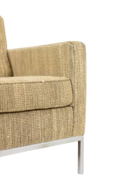 Florence Knoll, pour Knoll. Canapé et paire de fauteuils. Années 1960-70.