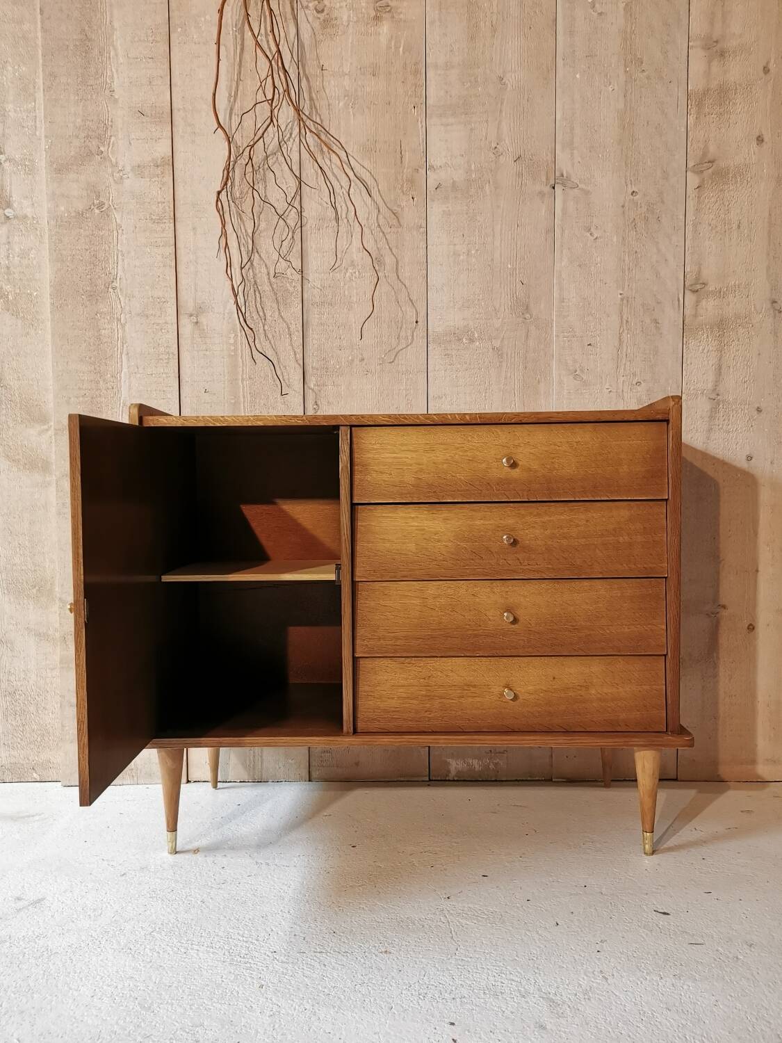 Chest of drawers with 1 door and 4 drawers