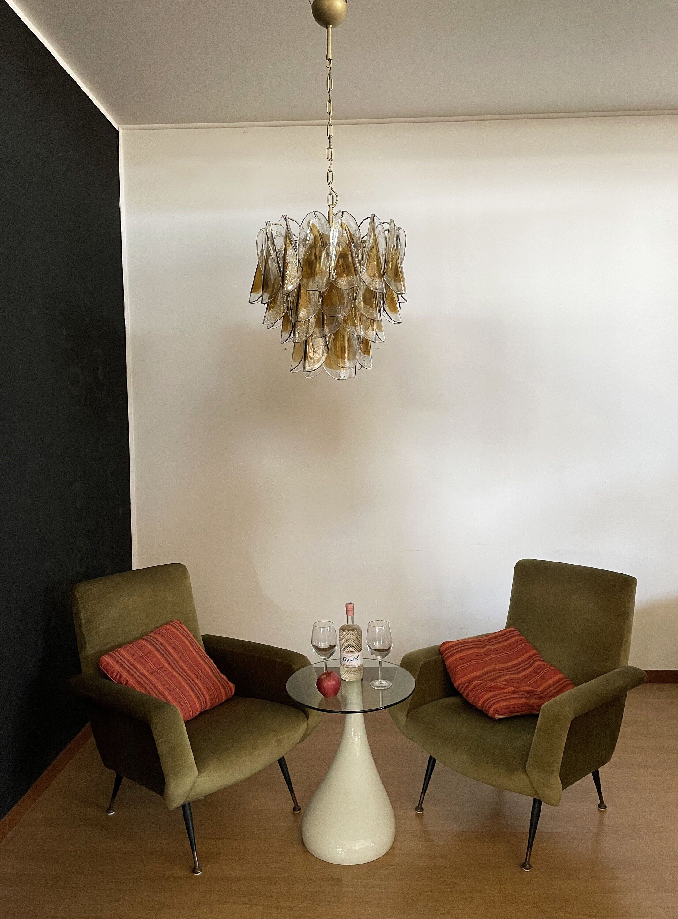 Lustre vintage italien de Murano - Mazzega - 41 "rondini" verre ambré