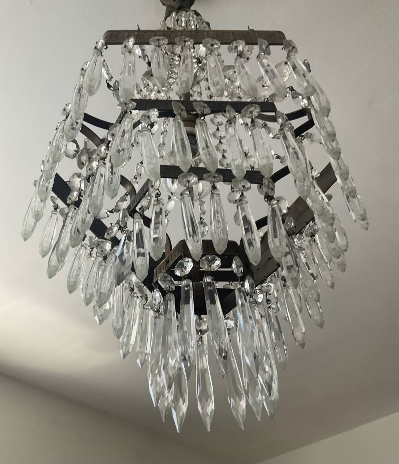 Lustre Montgolfière en laiton et pampilles