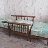 Fauteuil ancien et son repose-pieds