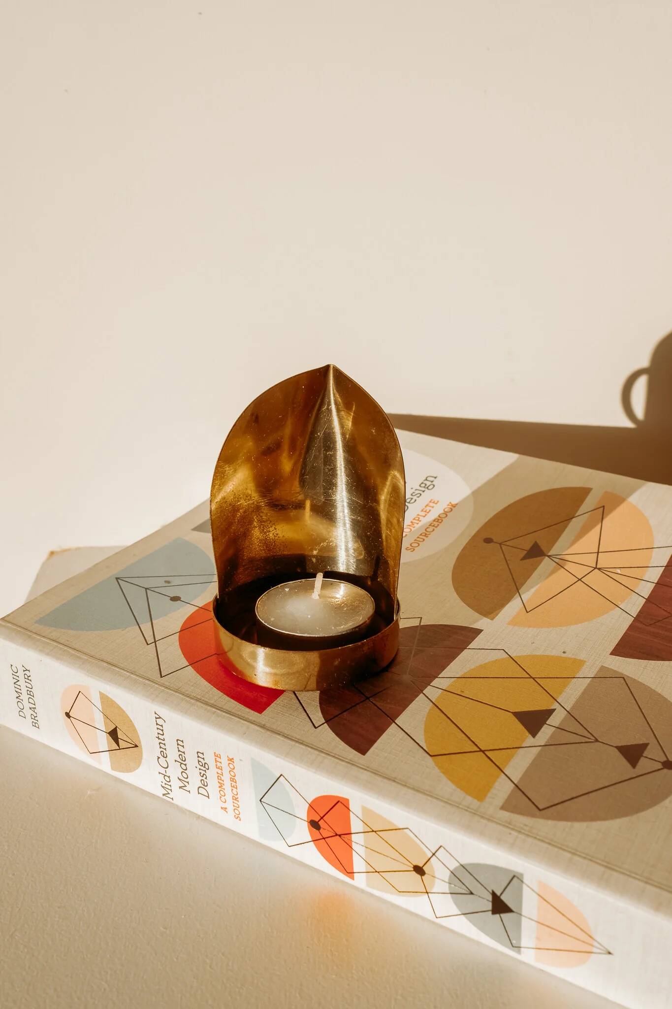 Brass tea light holder with handle