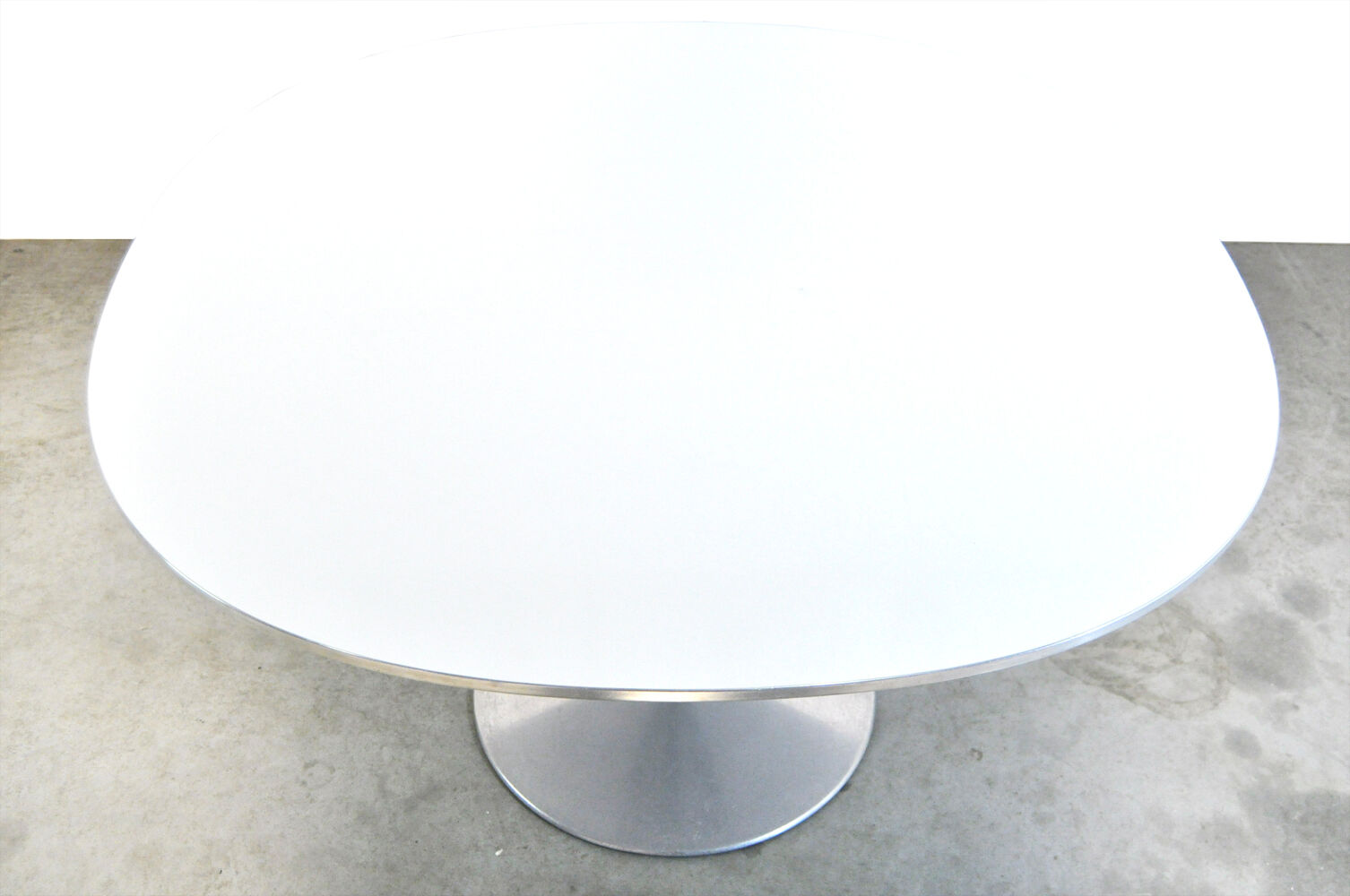 Round diningtable, “supercircular” by Piet Hein & Bruno Mathsson for Fritz Hansen, 1970s