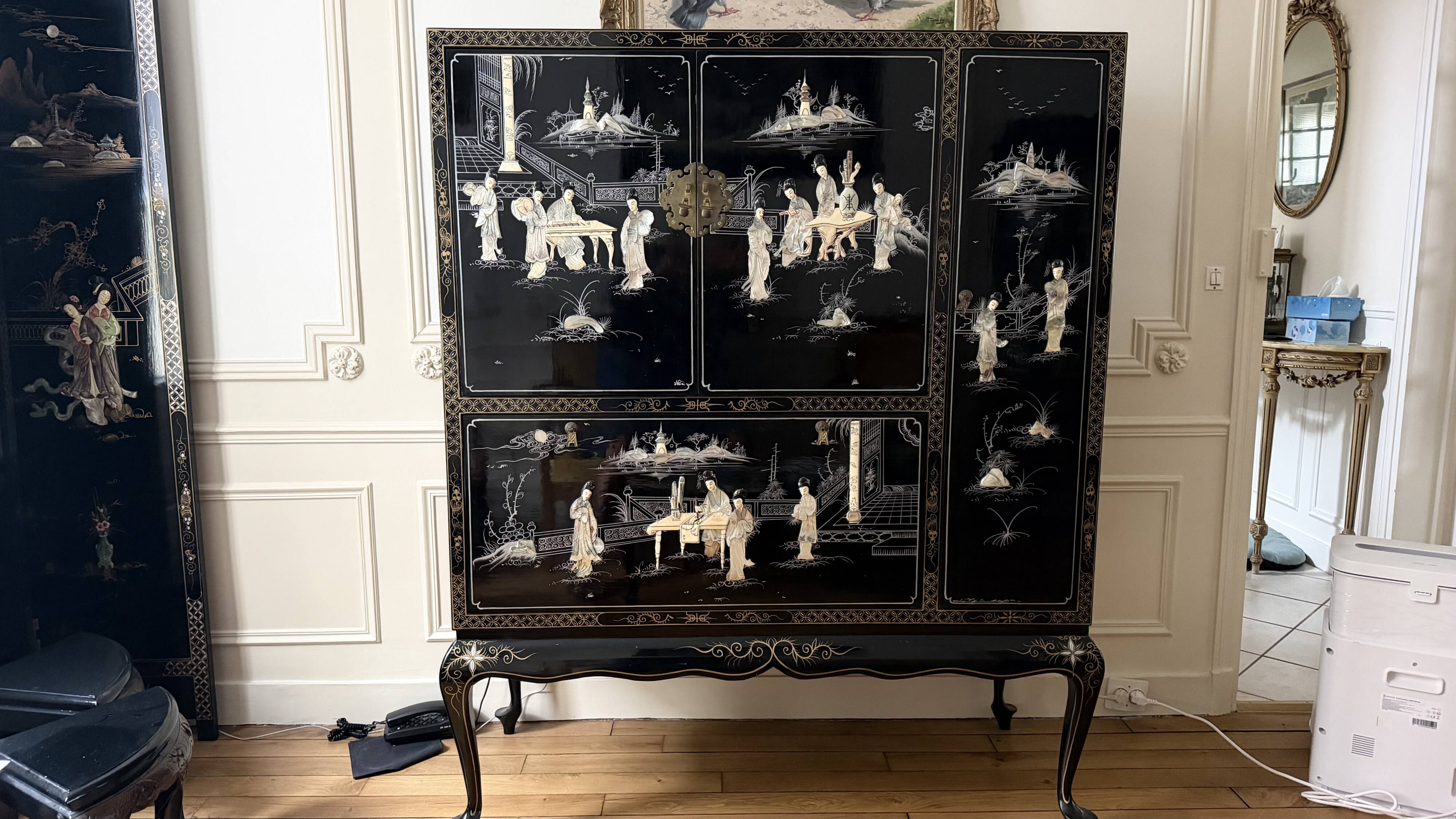 Cabinet meuble Télévision en laque noire et or