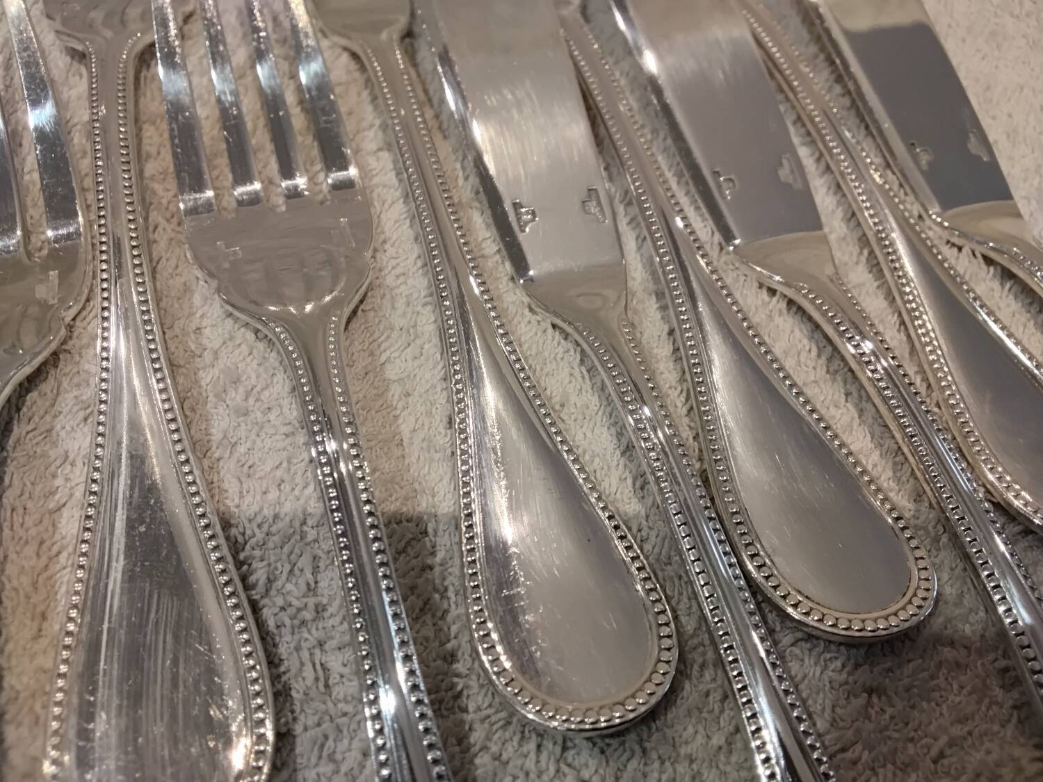 6 fish cutlery pieces, 12 pieces, silver-plated metal, Christofle silversmith, Perles