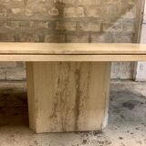 Table à manger vintage en travertin de Ligne Roset