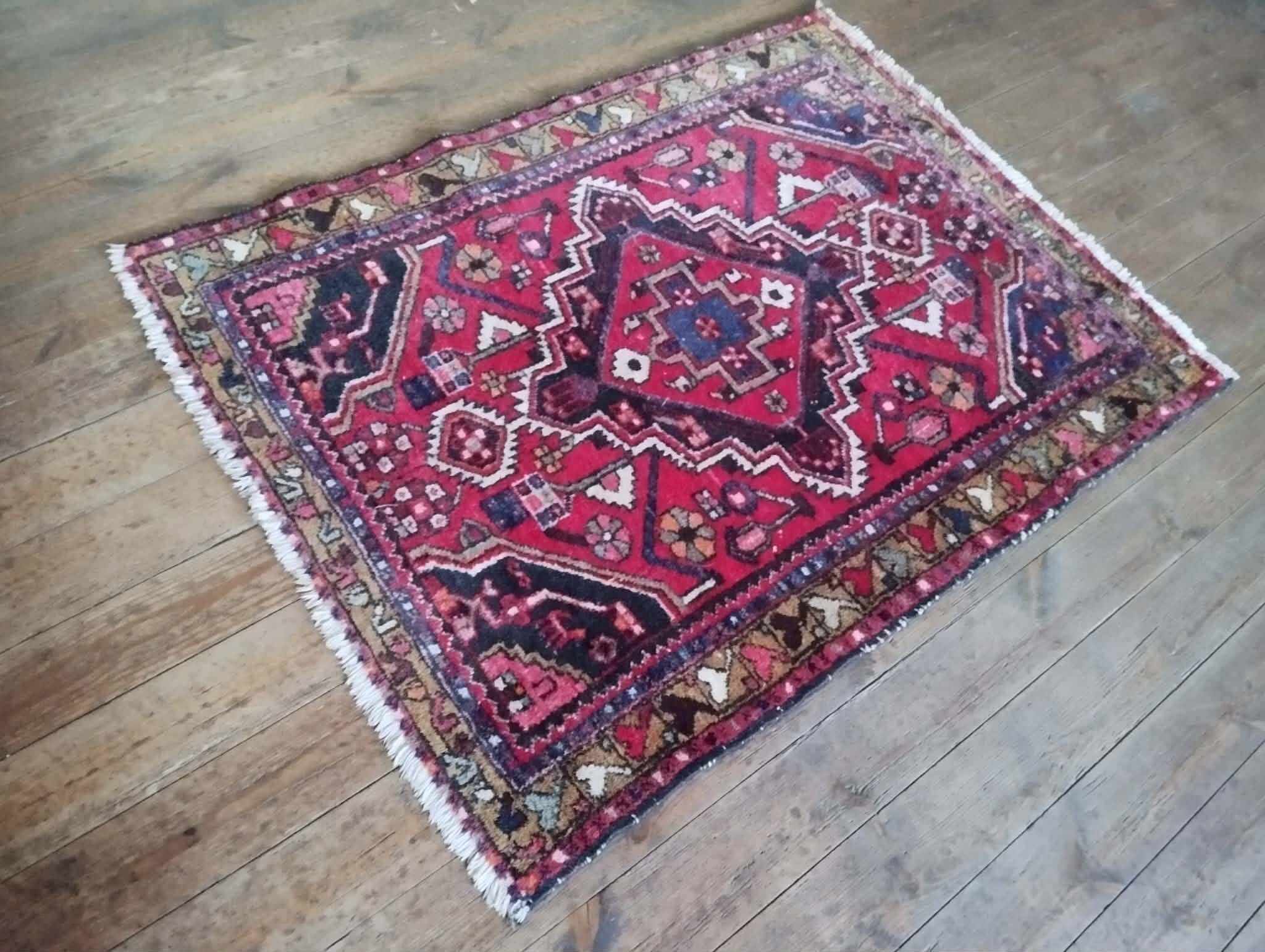 Persian carpet Hamadan 132x101cm